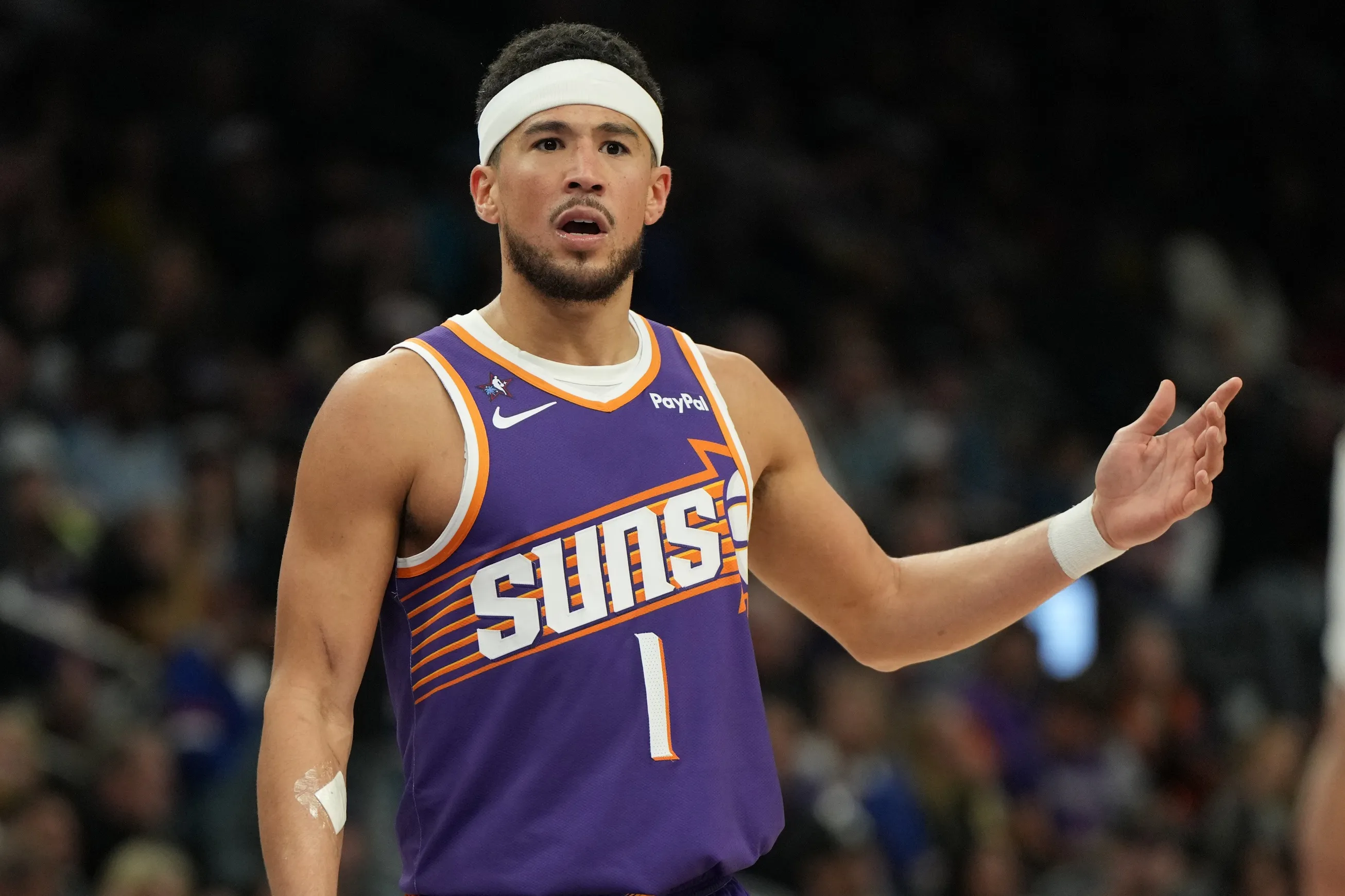 Booker, Green Return to Bolster Suns Ahead of Matchup With 76ers