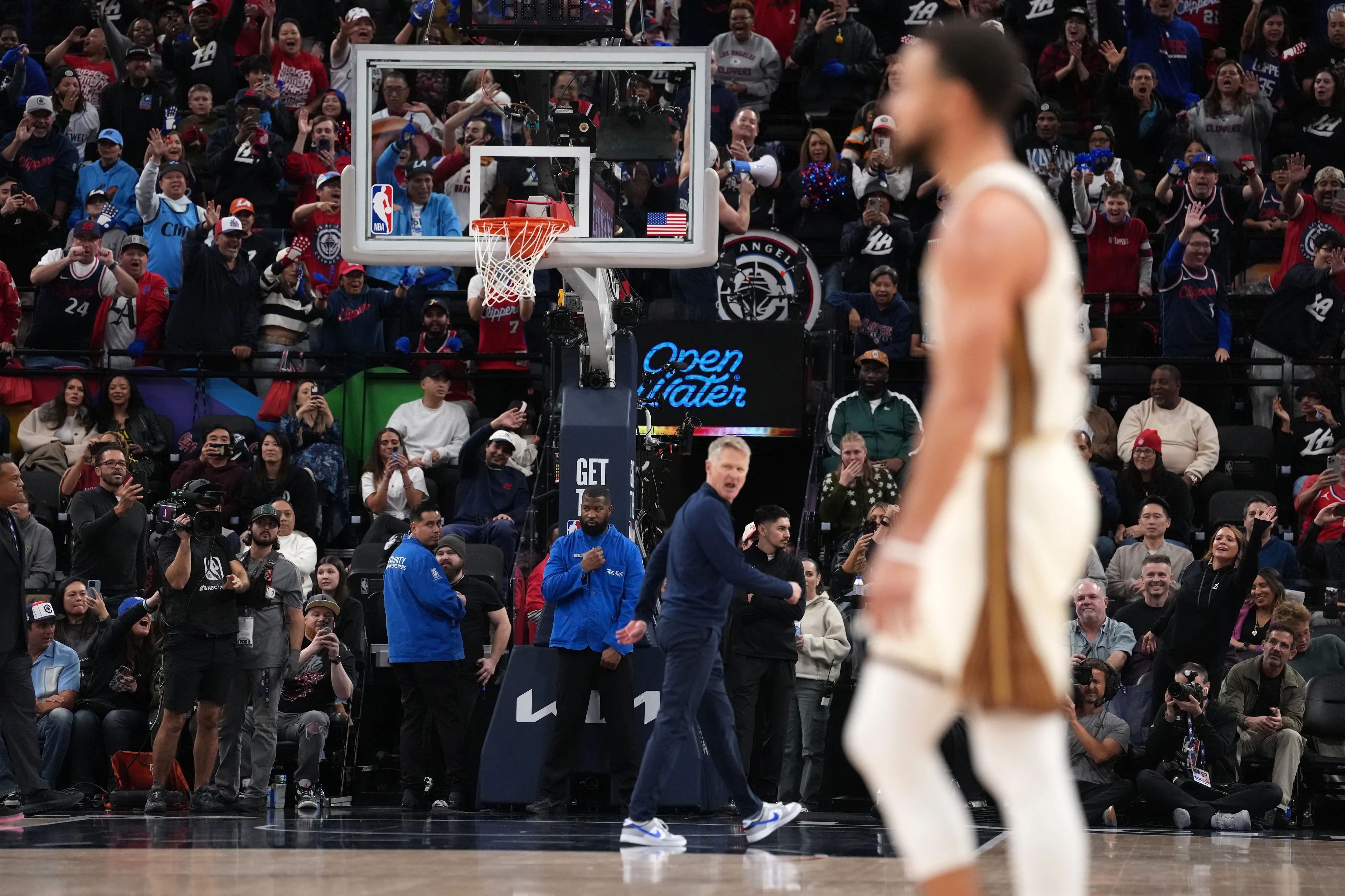 Kerr’s Ejection, Missed Calls and Cold Shooting Sink Warriors in One-Point Loss