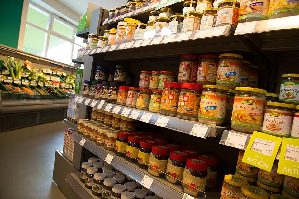 14 Things Every Grocery Store Shelf Was Filled With in the 1950s That Vanished