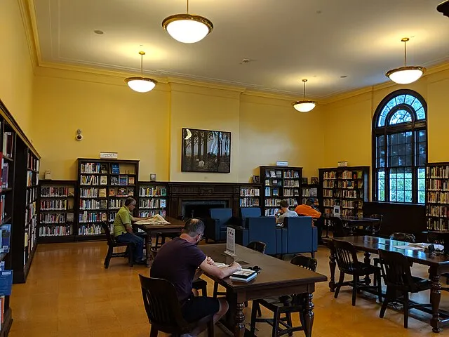 Cornellrockey on Wikicommons