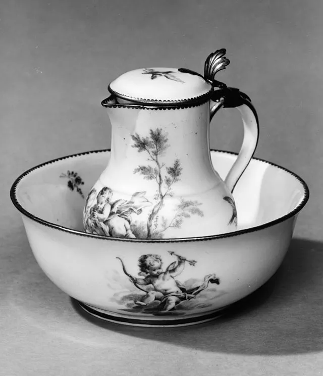 Vincennes Porcelain Manufactory on WIkicommons