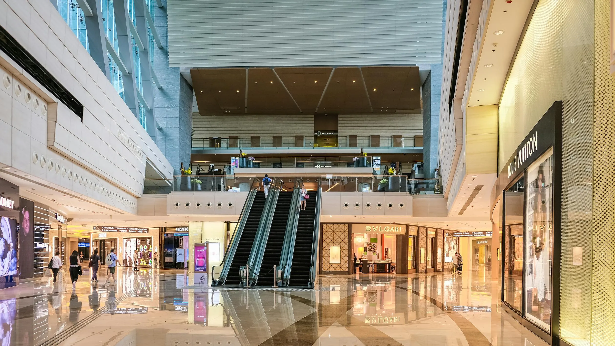 10 Iconic Mall Stores from the Past That No Longer Exist