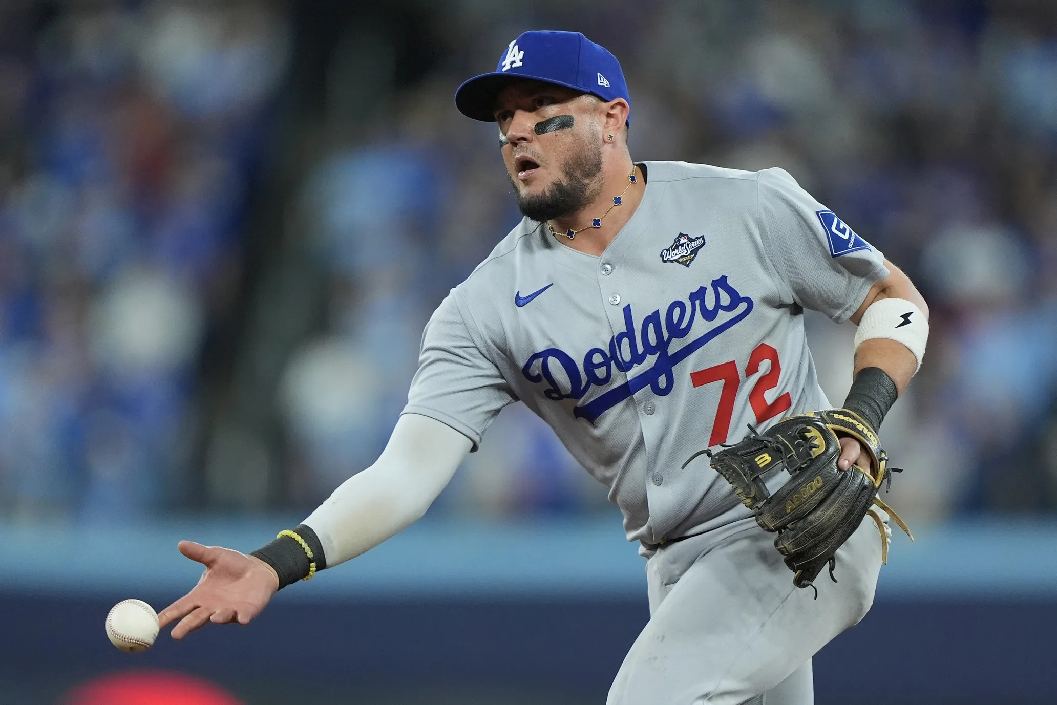 Dodgers Eye Re-Signing Miguel Rojas After World Series Heroics