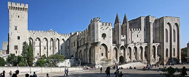 Jean-Marc Rosier (de/from http://www.cjrosier.com + http://www.gordes-immobilier.com) on Wikimedia Commons 