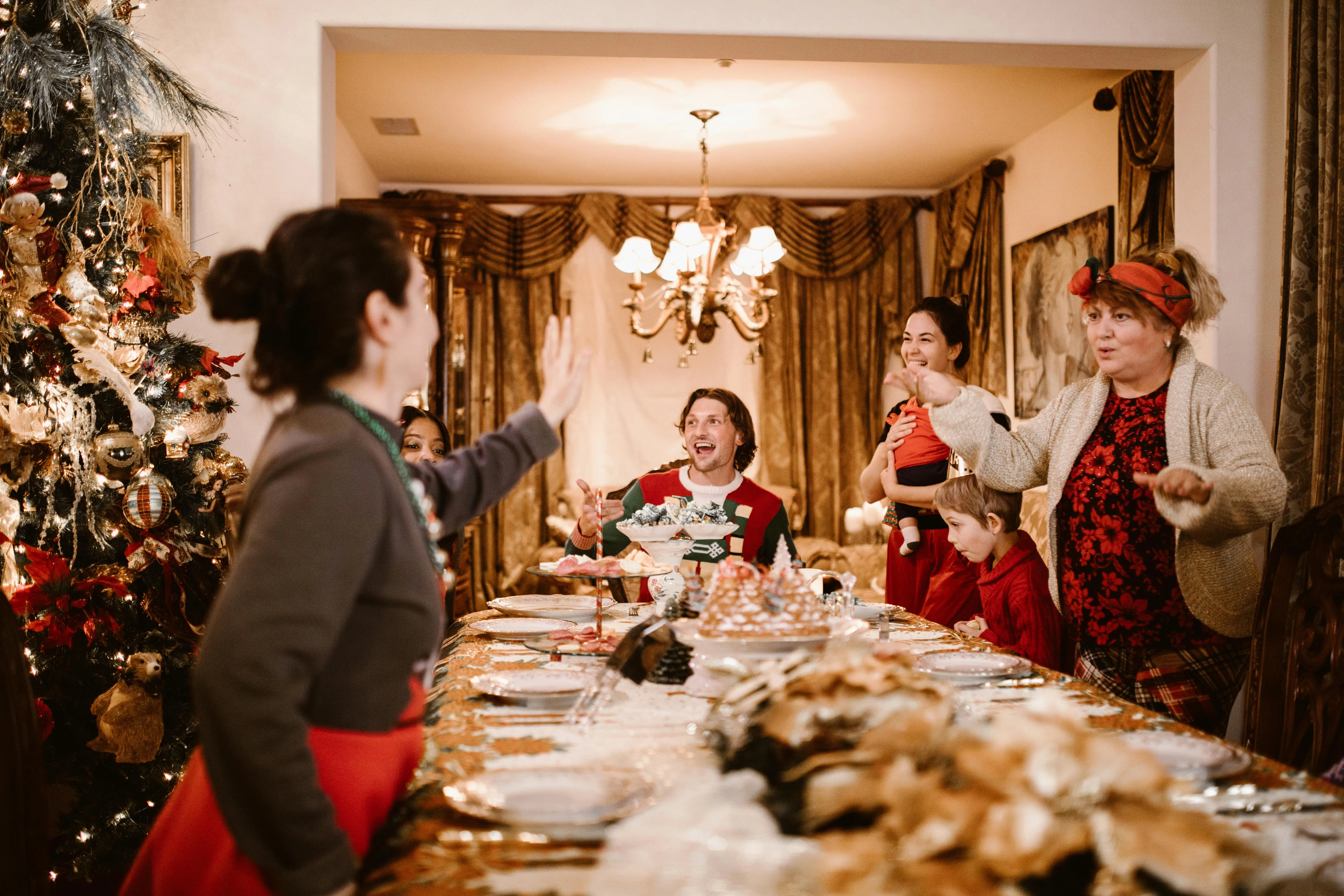 10 Traditions That Strengthened Family Bonds