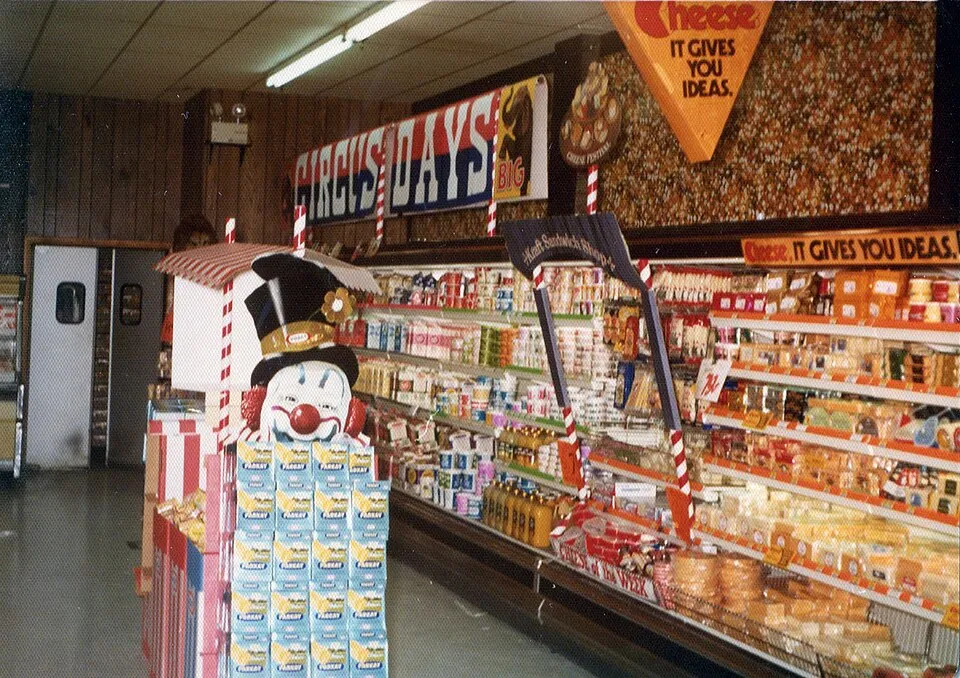 15 Things Every Grocery Store Displayed Near the Checkout in the 1950s That Vanished