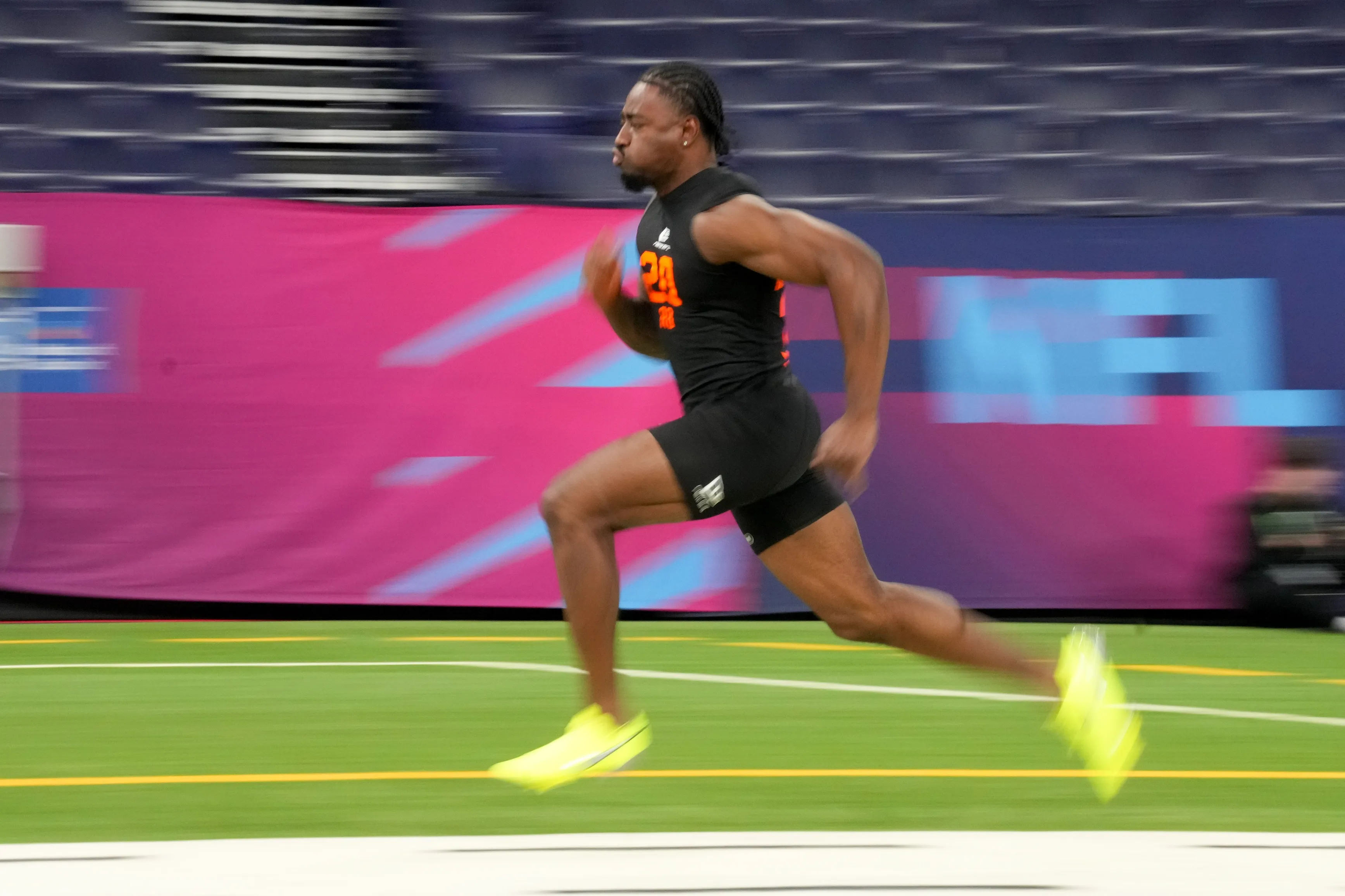 Mike Washington Jr. Turns Heads at Combine, Posts Fastest 40-Yard Dash Among Running Backs