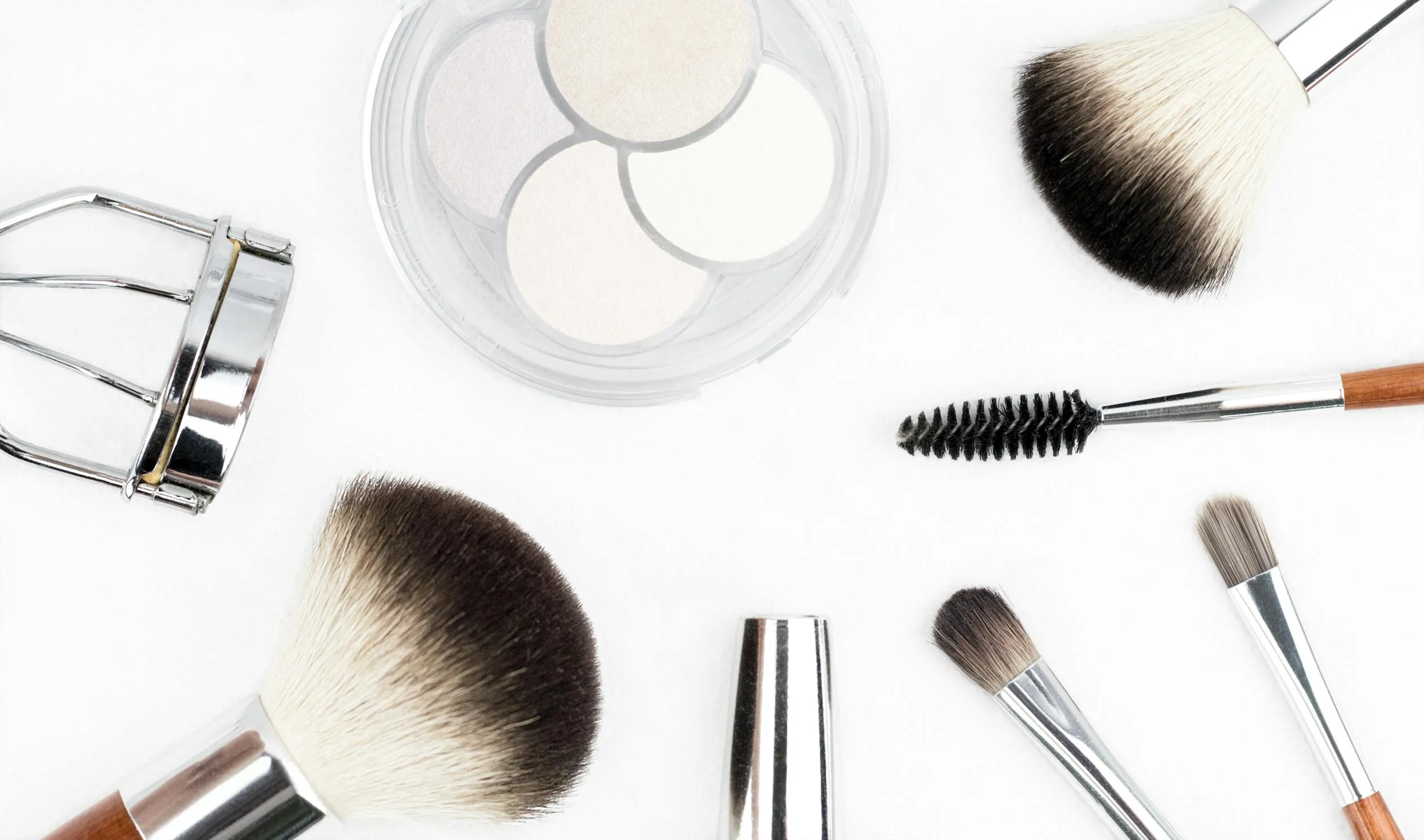 13 Strange Beauty Products People Actually Used in the ’60s and ’70s