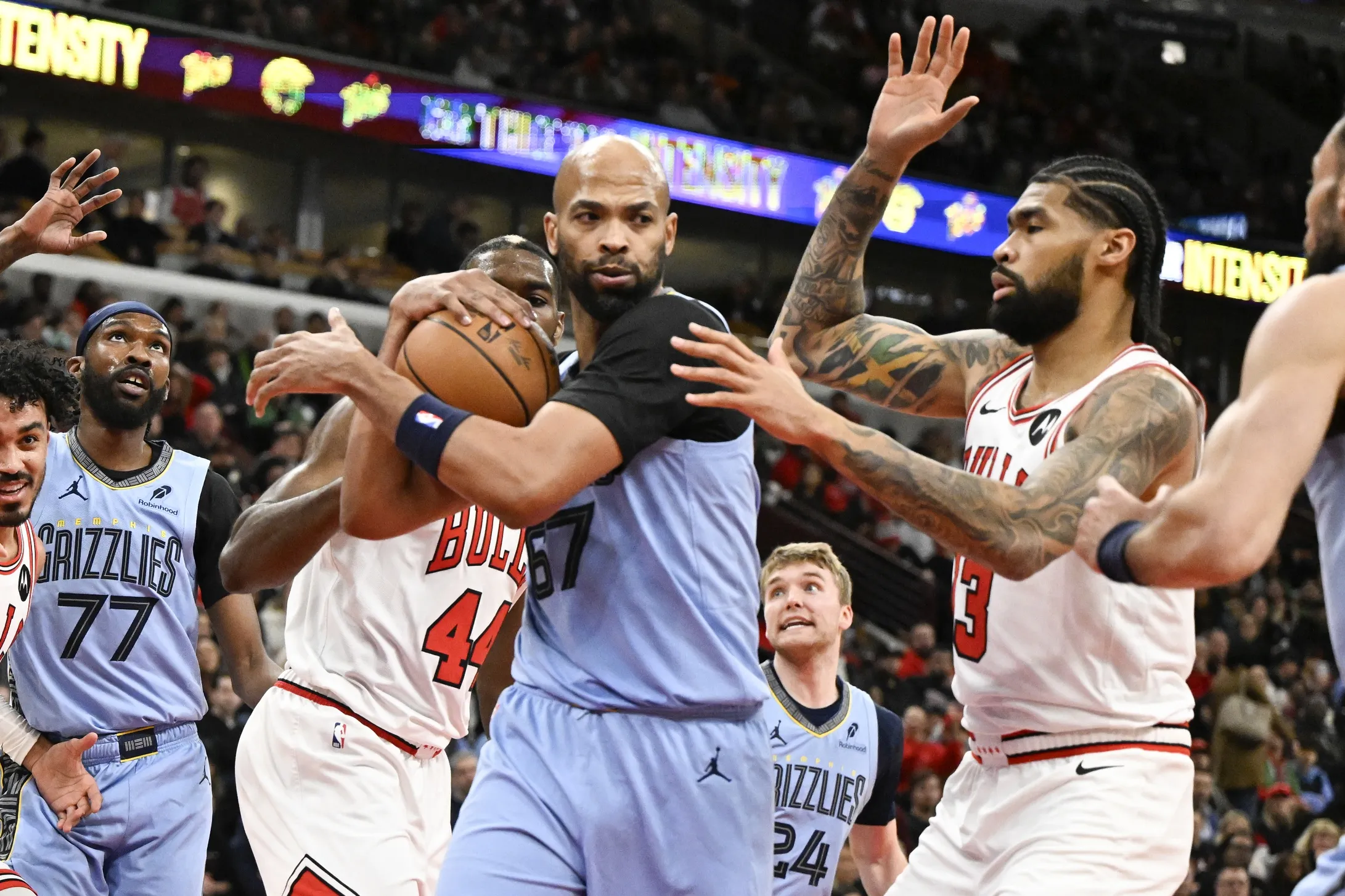 Taj Gibson Receives Warm Chicago Welcome in Return with Grizzlies