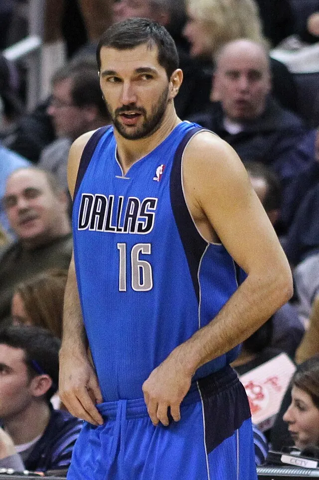 Peja_Stojakovic_Mavs.jpg: Keith Allison from Owings Mills, USA derivative work: Chrishmt0423 (talk) on Wikimedia Commons 