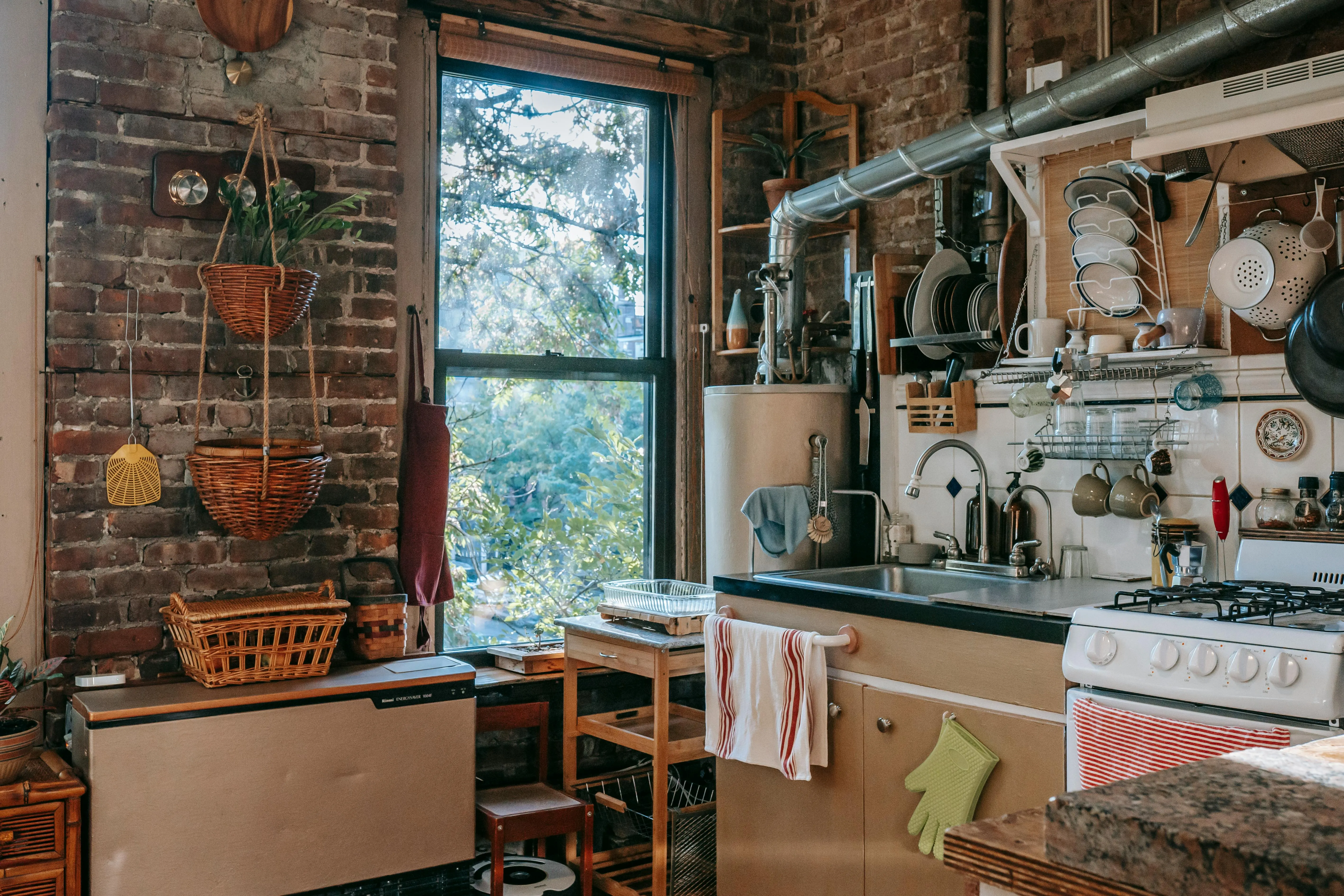 14 Things Every Home Used Daily in the 1950s That Disappeared