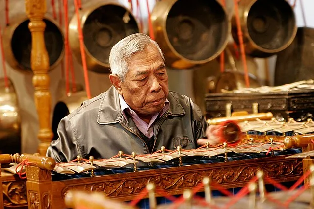 fir0002 on Wikimedia Commons