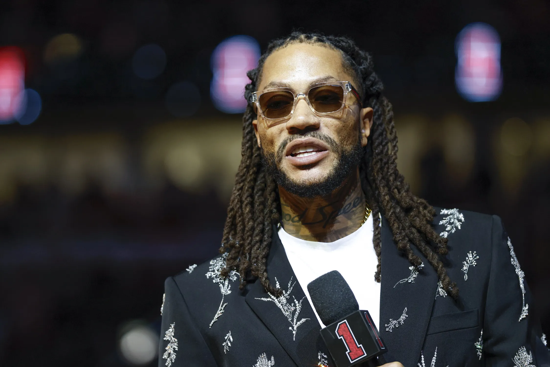 Derrick Rose’s No. 1 Rises to the Rafters in Chicago