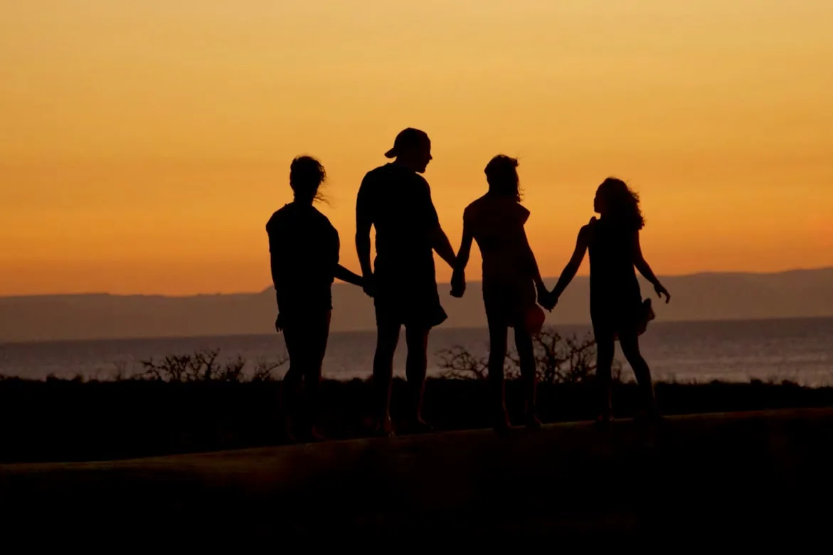 17 Things Every Family Did Every Evening in the 1960s That Vanished