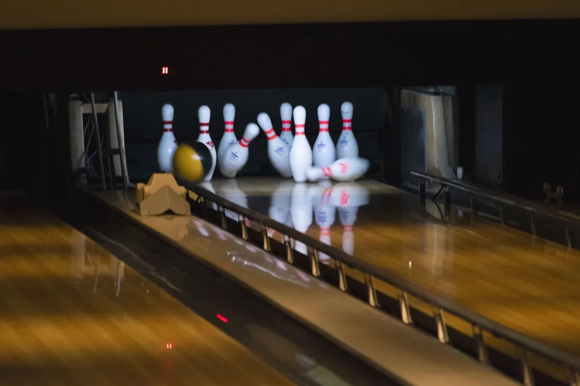 15 Things '90s Kids Remember About the Local Bowling Alley