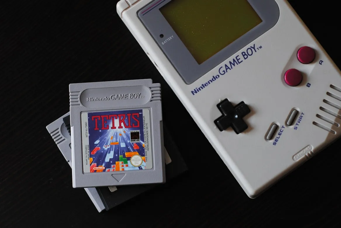 12 Handheld Games That Drained All Your Batteries