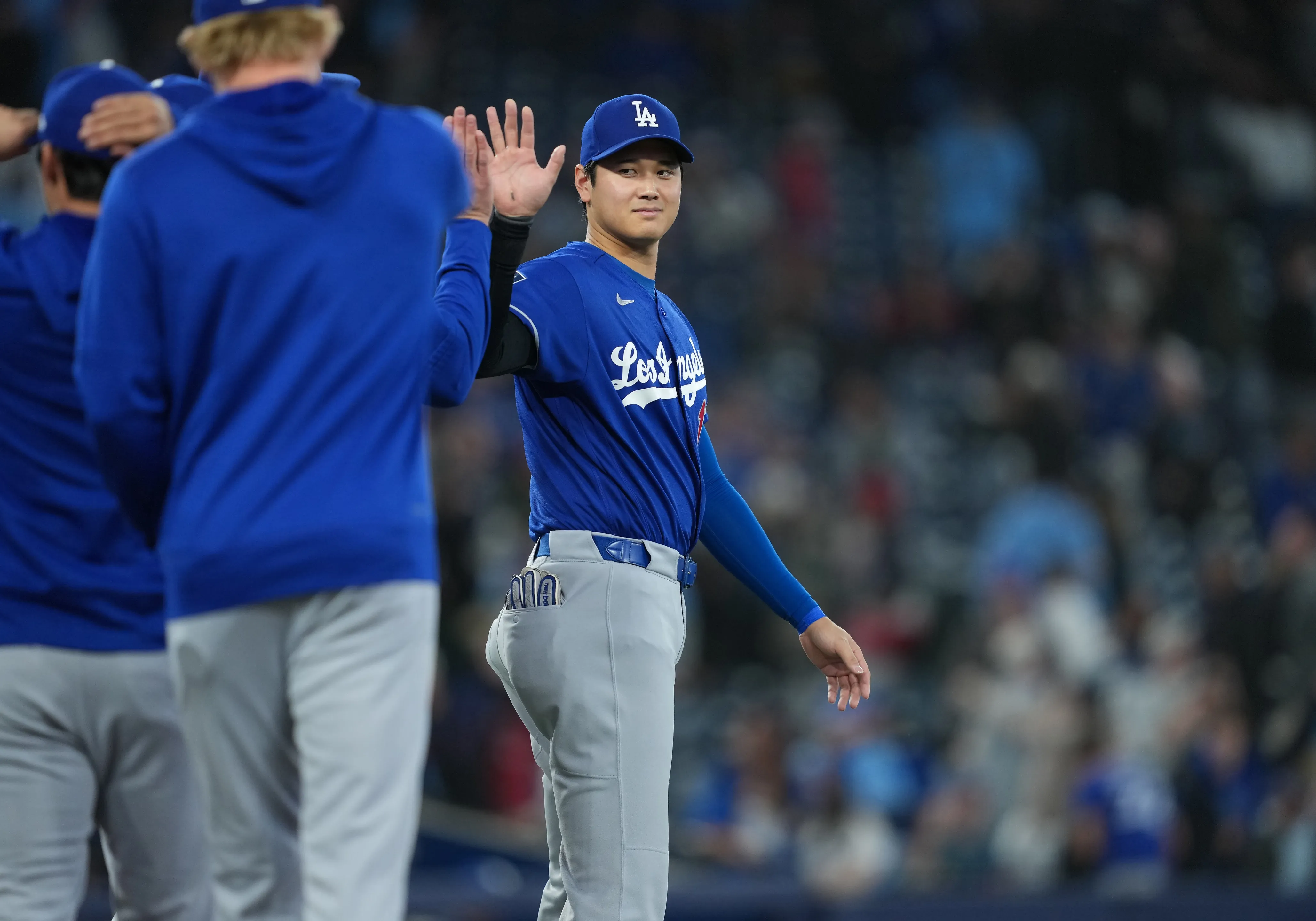 Shohei Ohtani Powers Dodgers Past Blue Jays With Rainy Sixth-Inning Blast