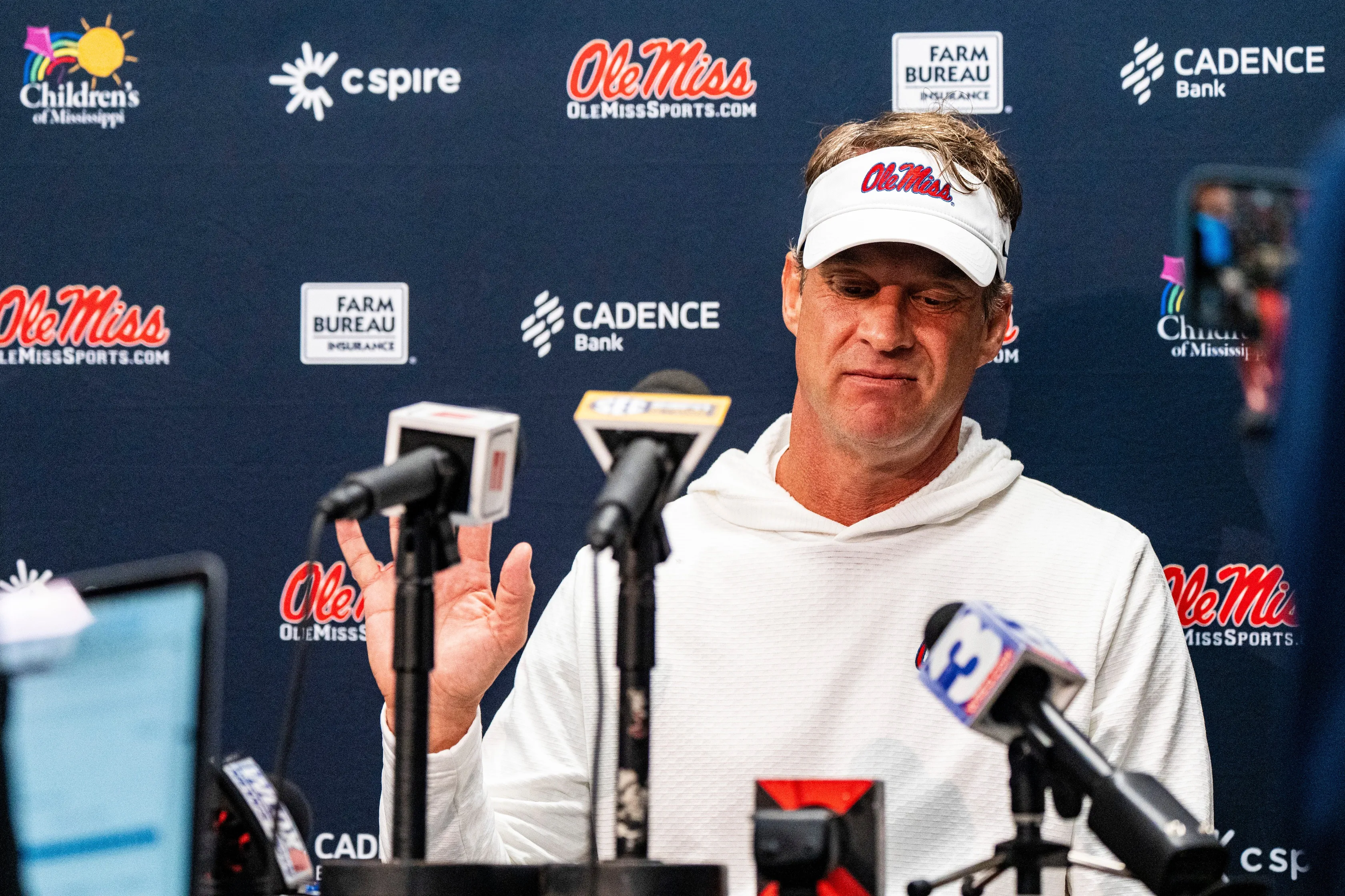 Lane Kiffin Leaves Ole Miss for LSU, Keeps Yoga Routine Amid Coaching Move