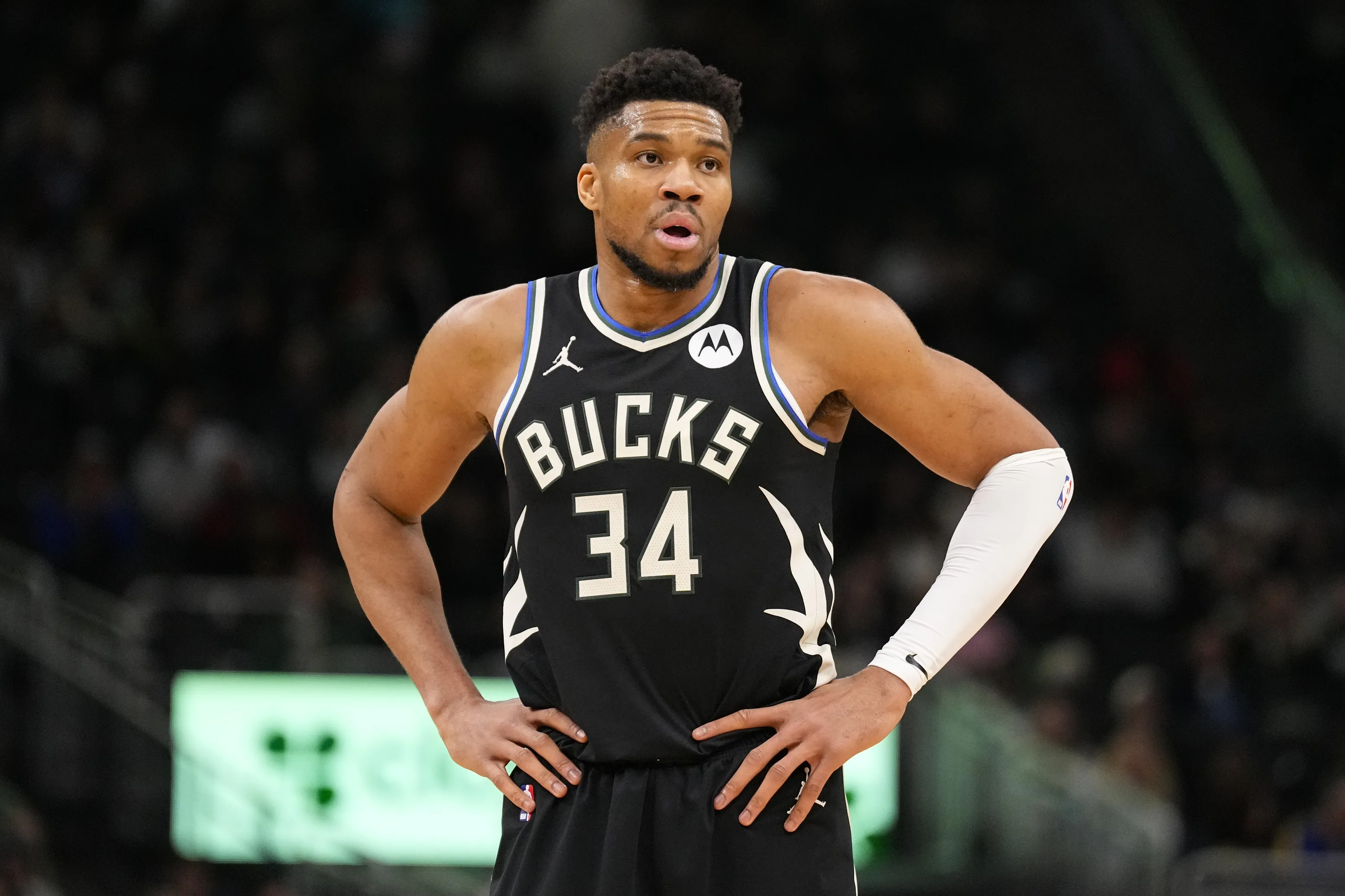 Giannis Trade Rumors Swirl as Lakers Face Deadline Decisions