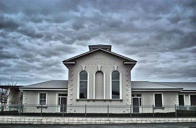 Mrs Puff on Wikimedia Commons