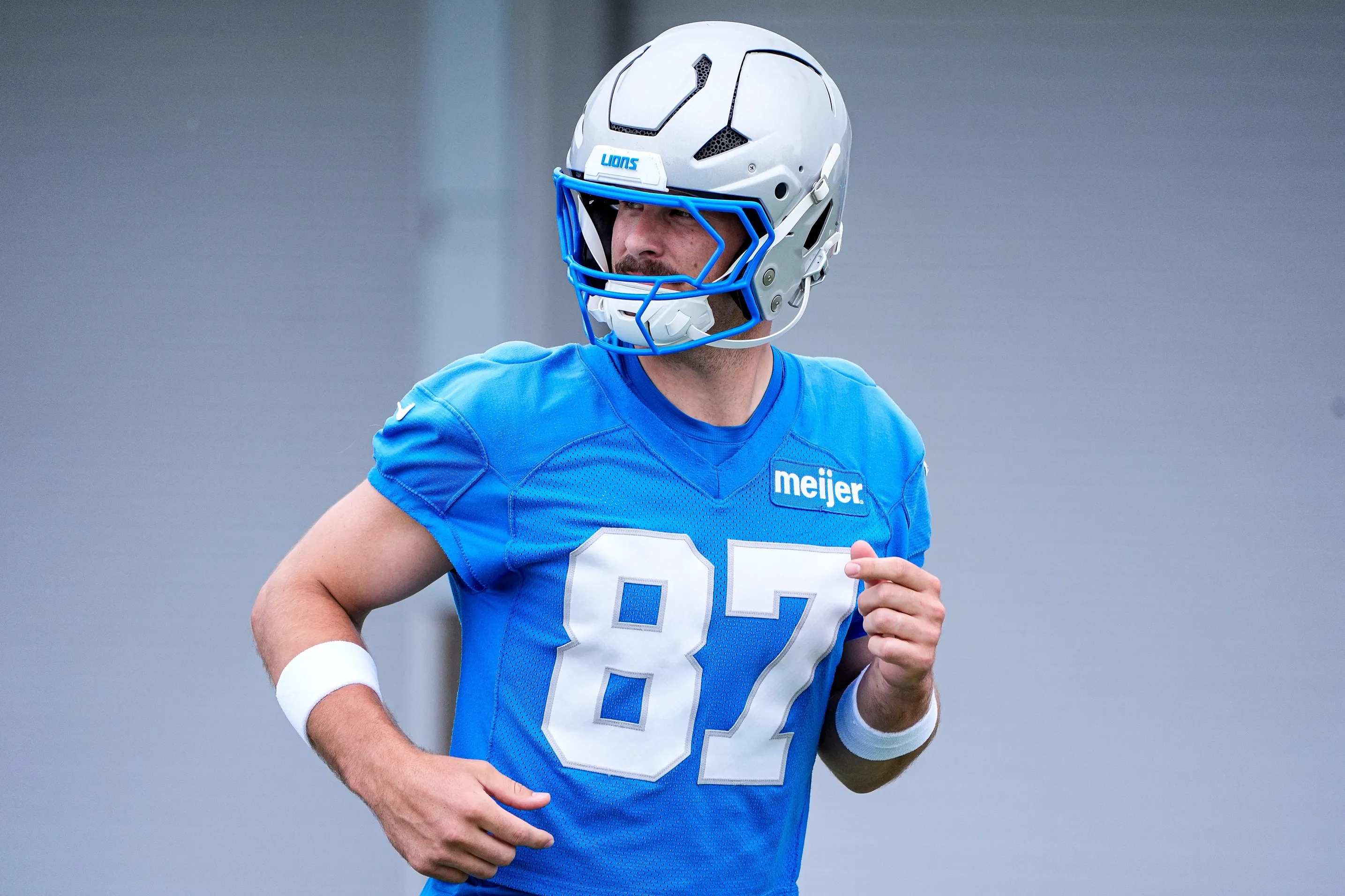 Dan Campbell Provides Positive Update on Sam LaPorta’s Recovery and Future