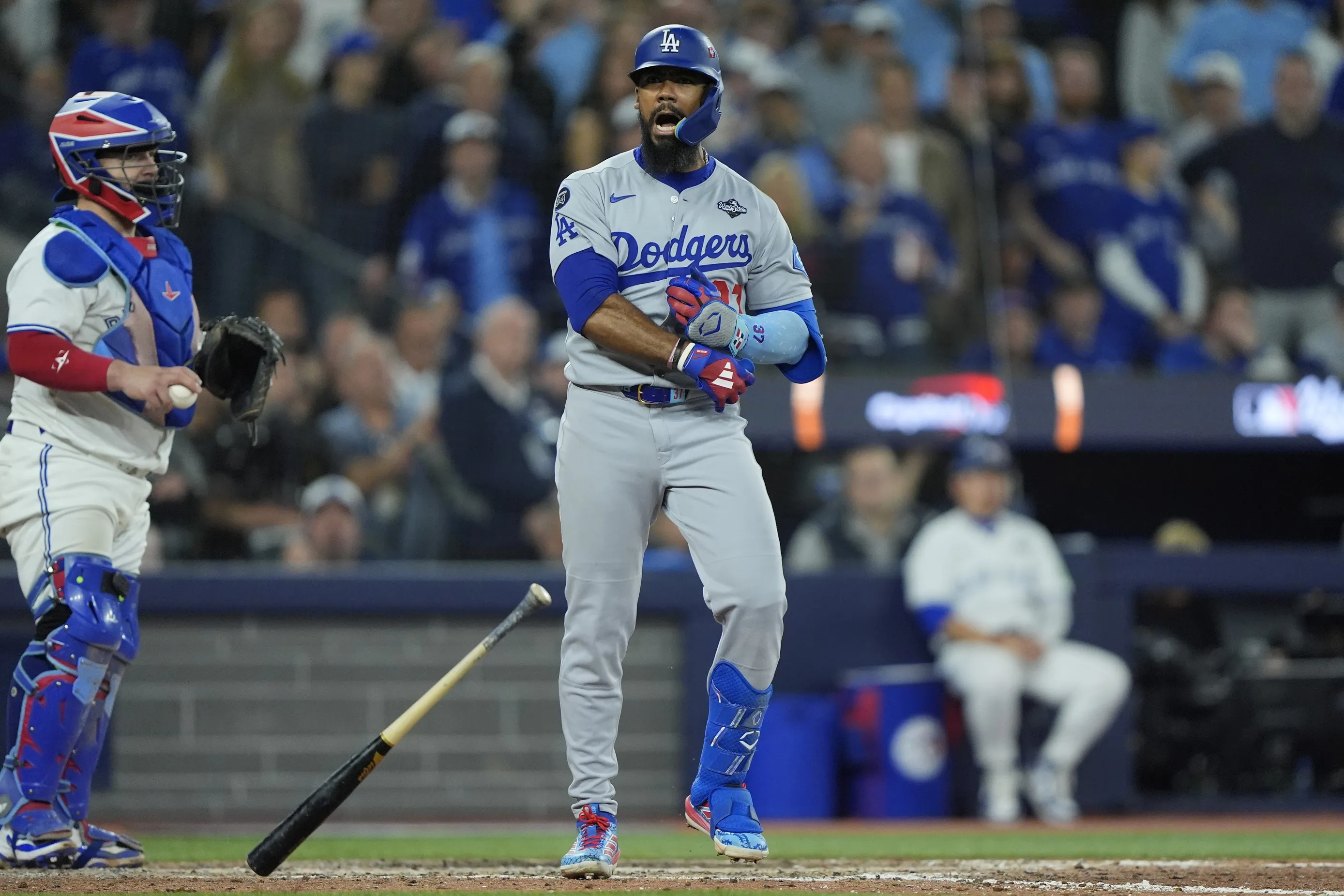 Dodgers Weigh Teoscar Hernandez Trade Ahead of Winter Meetings