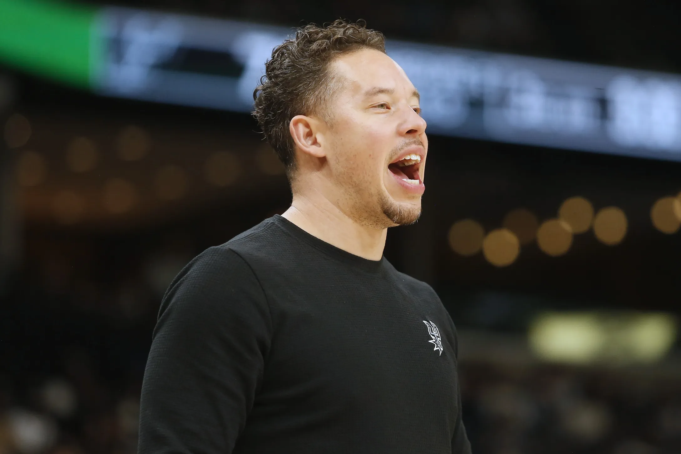 Spurs Clinch Homecourt With Dominant Win, Extend Streak to Seven Games