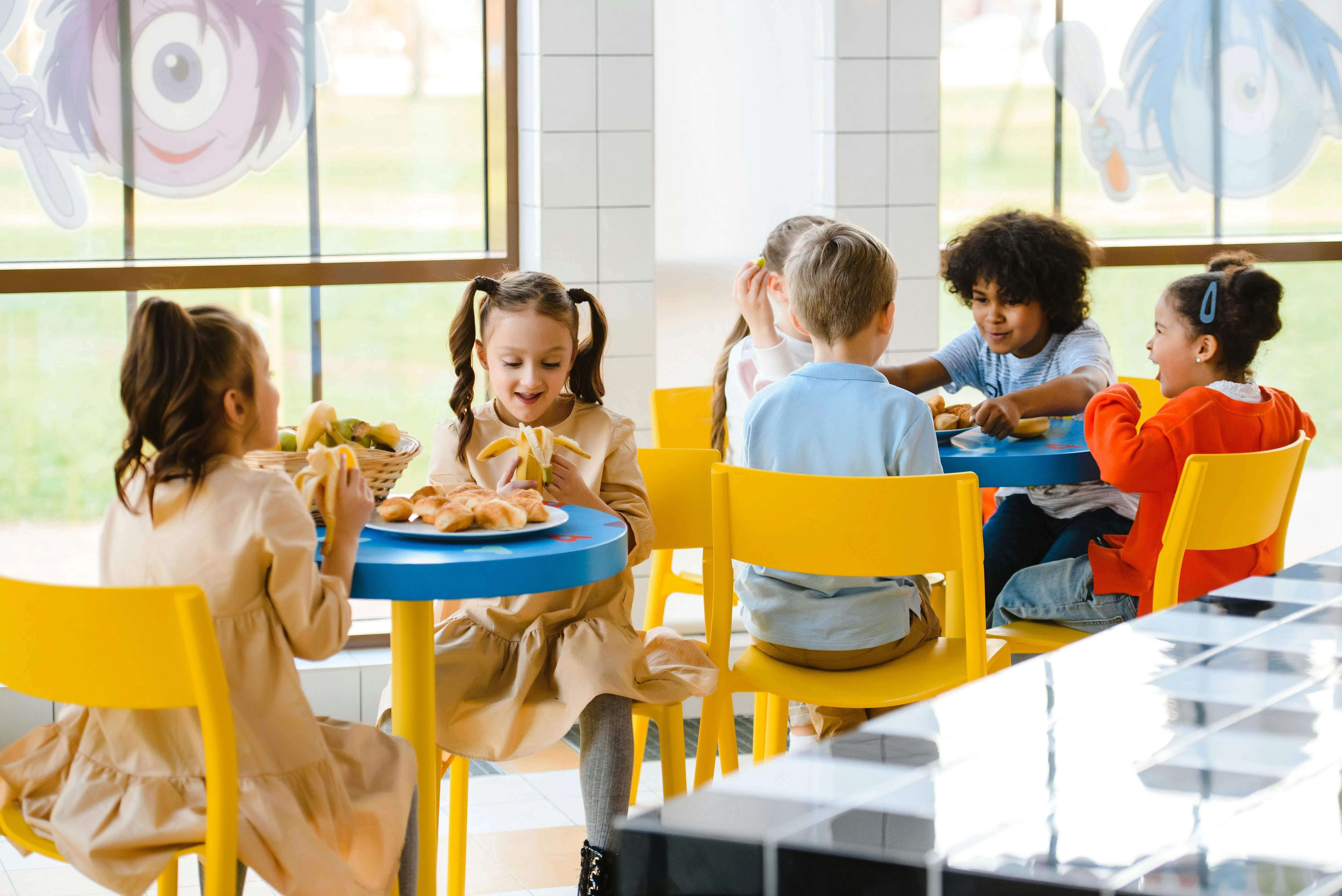 11 Irreplaceable Snacks of the 1950s School Cafeteria That You Can't Buy Anymore