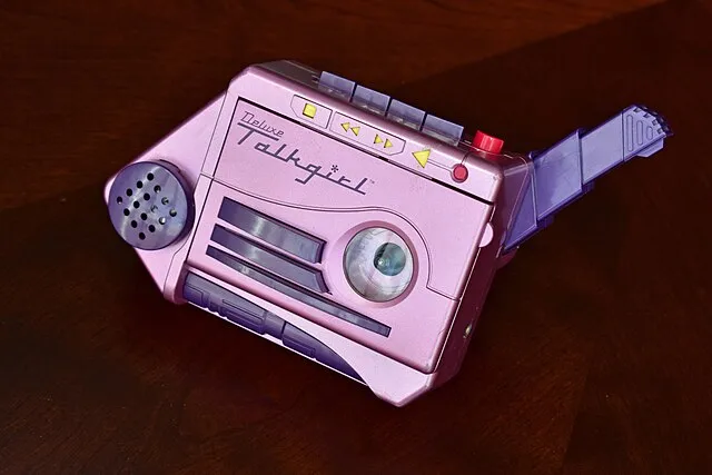 15 Toys from the ’90s That Disappeared Without a Trace