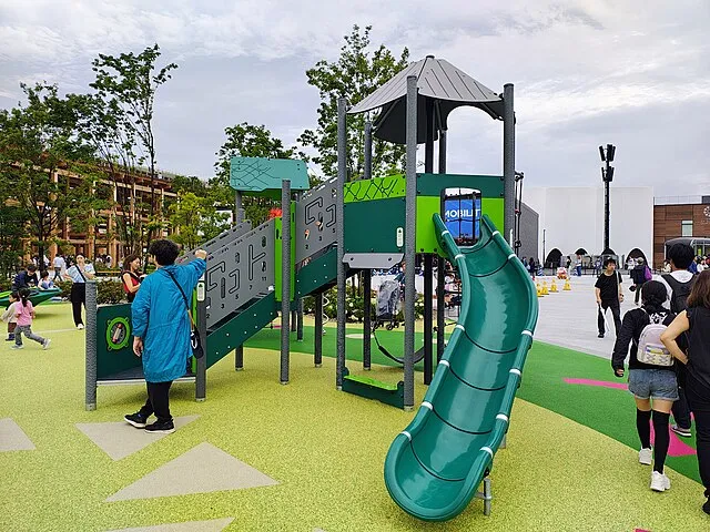 12 Playground Equipment That Was Basically a Death Trap