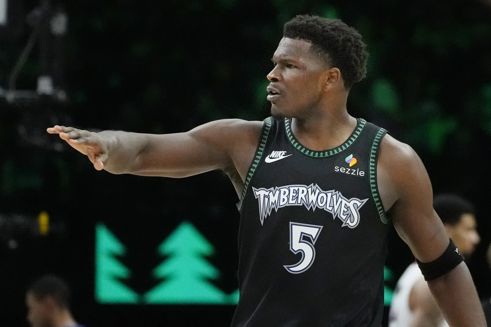 Timberwolves Smother Heat in 28-Point Rout as Defense Reclaims the Spotlight