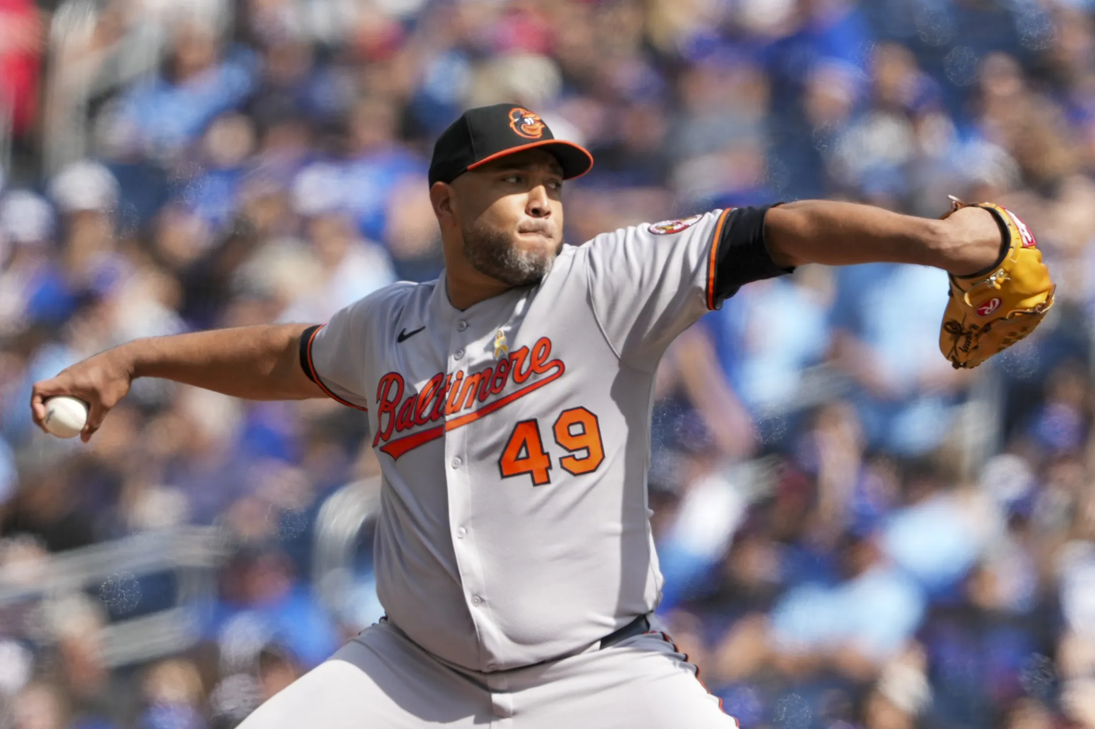 Orioles Bring Back Albert Suárez on Minor League Deal