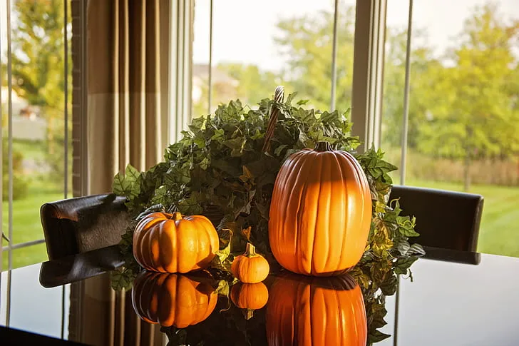 18 Vintage Thanksgiving Decorations You Forgot Existed