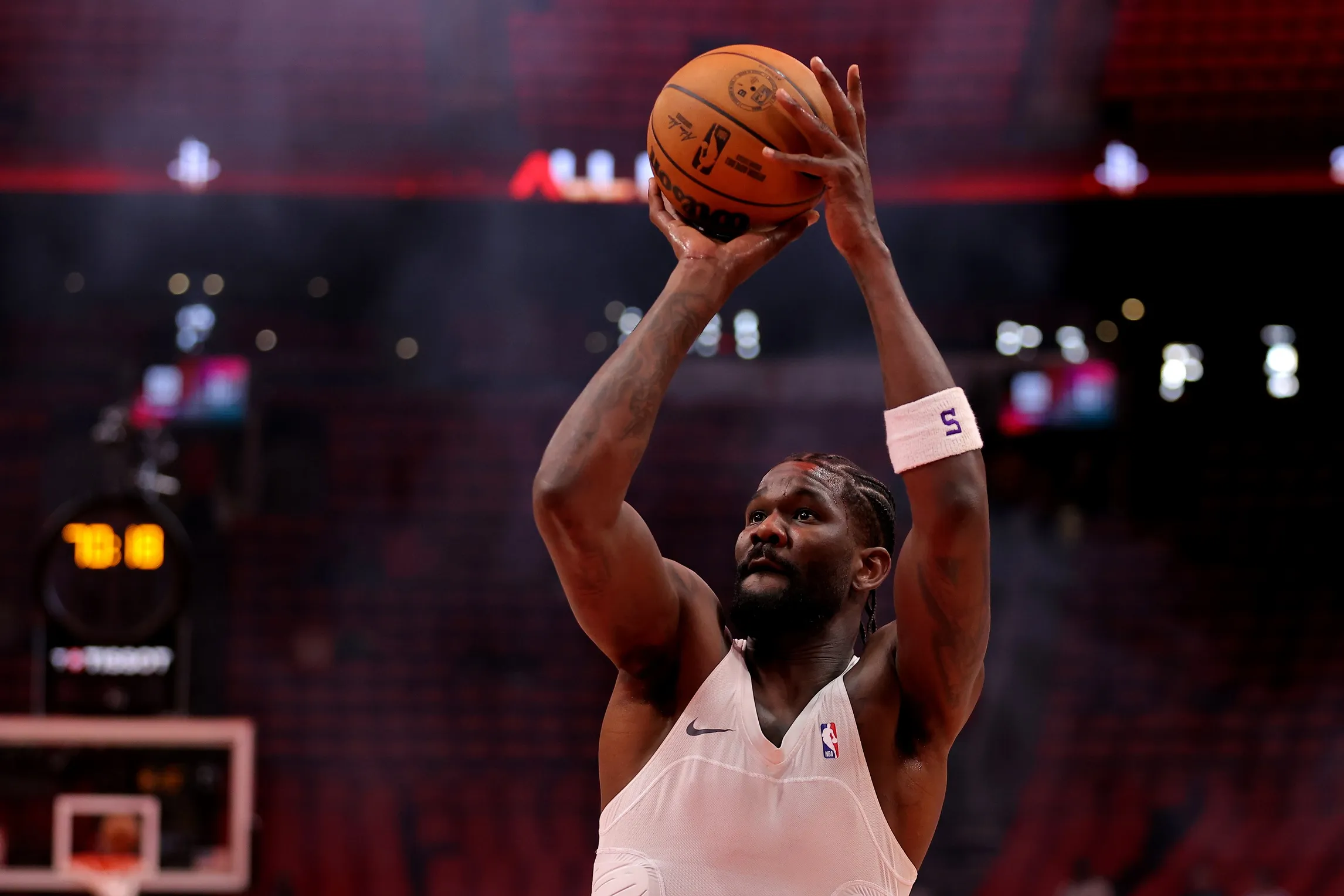 Deandre Ayton Emerges as Key Factor for Lakers in Thunder Series