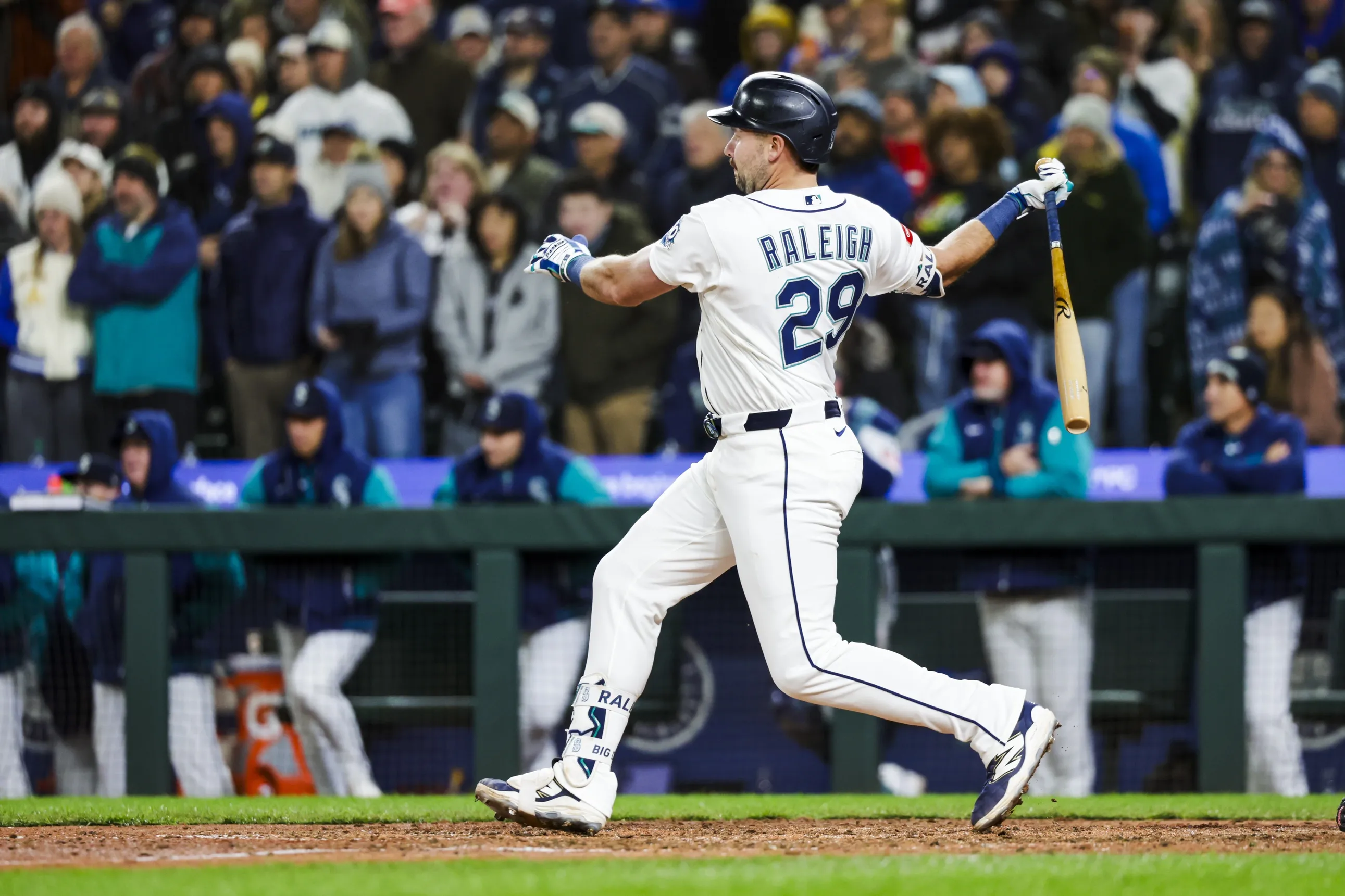 Cal Raleigh’s Walk-Off Lifts Mariners Over Yankees in Statement Early Win