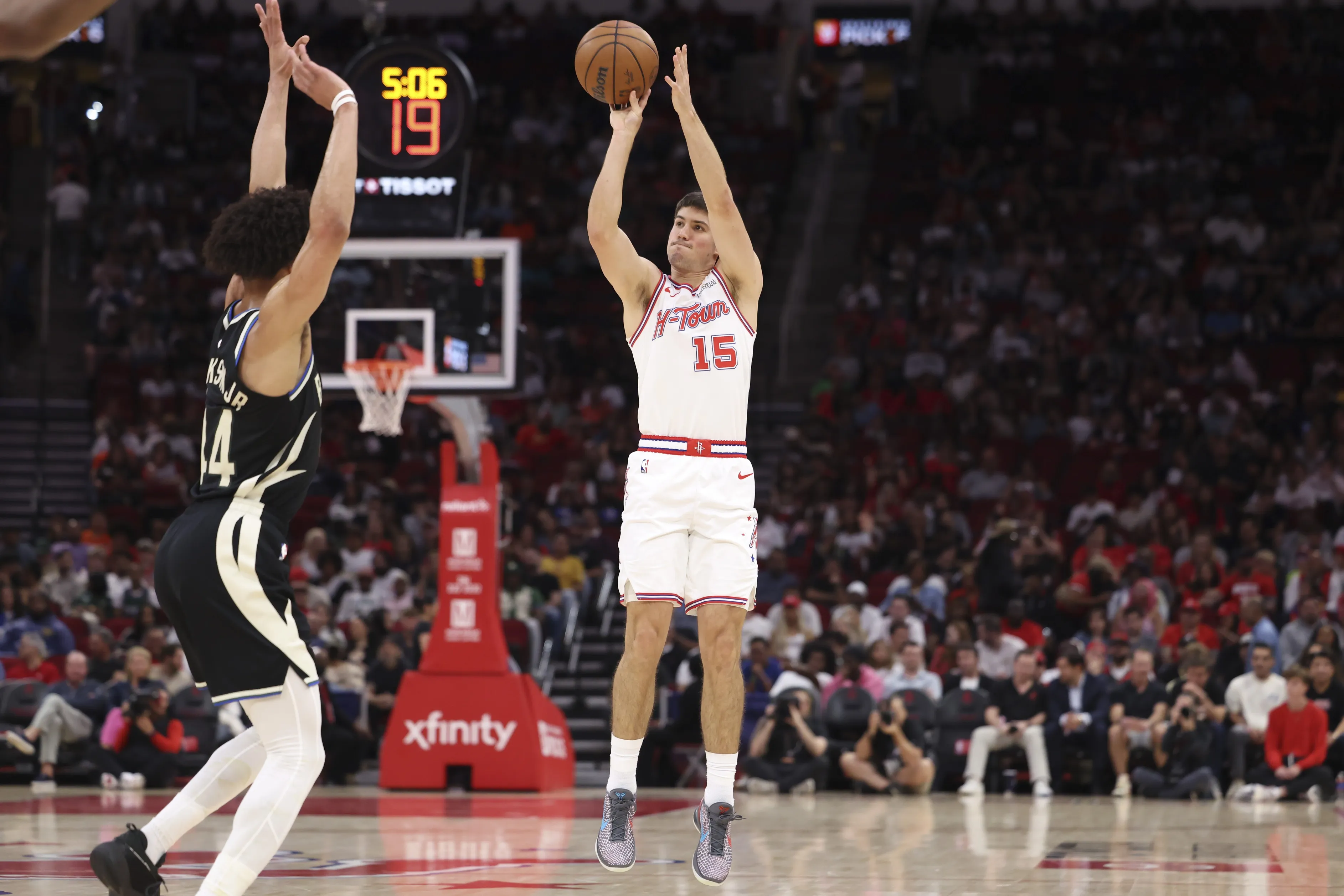 Reed Sheppard’s Career Night Lifts Rockets Past Bucks at Home