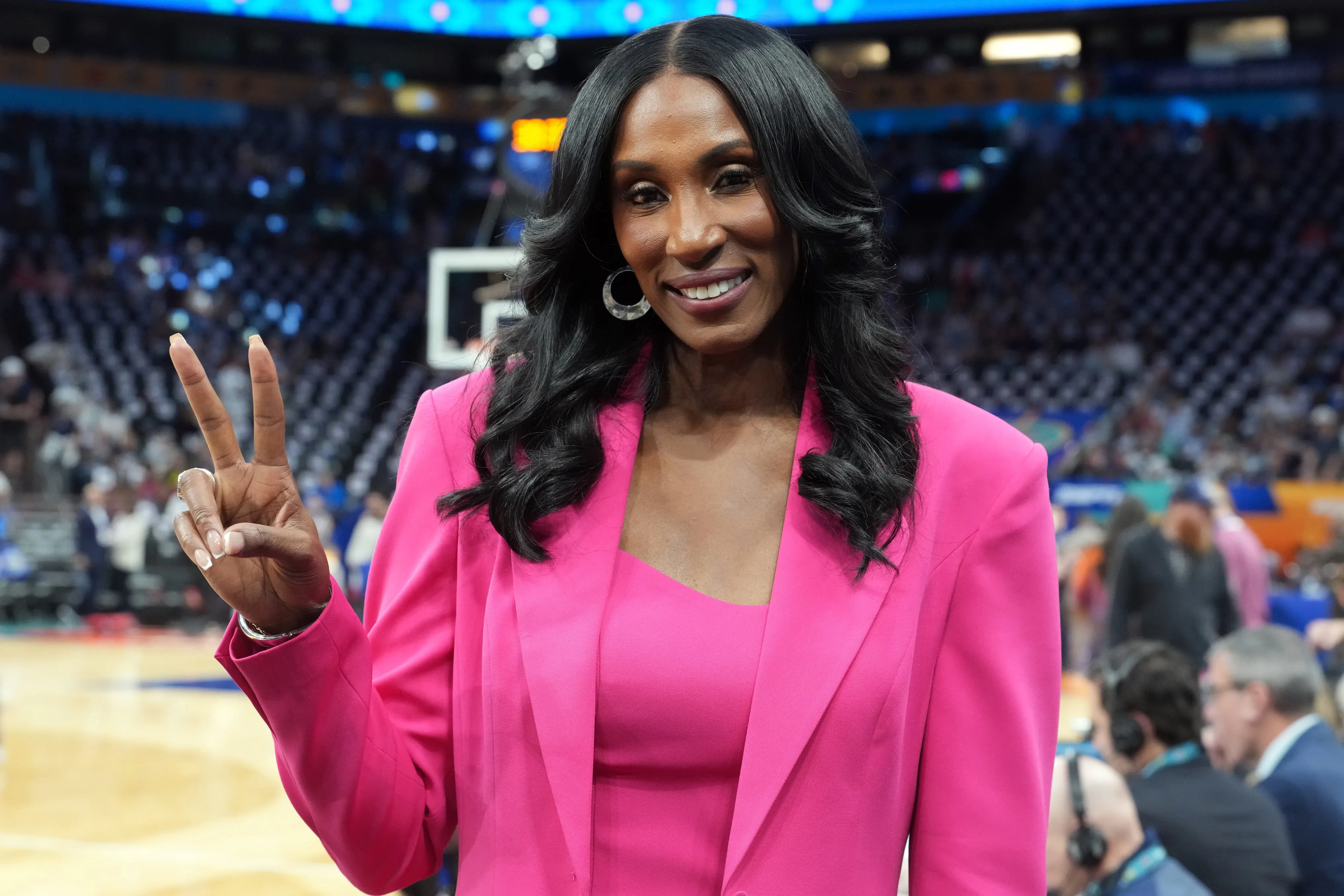 Lisa Leslie to Be Immortalized With First Sparks Statue Outside Crypto.com Arena