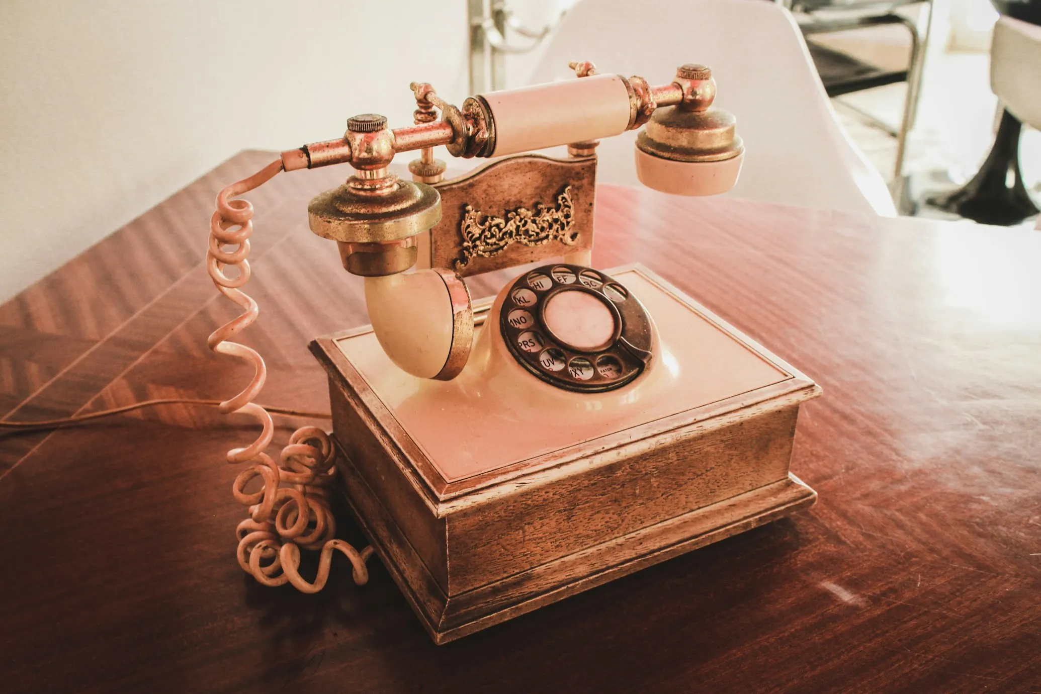  Louis Hansel from Unsplash