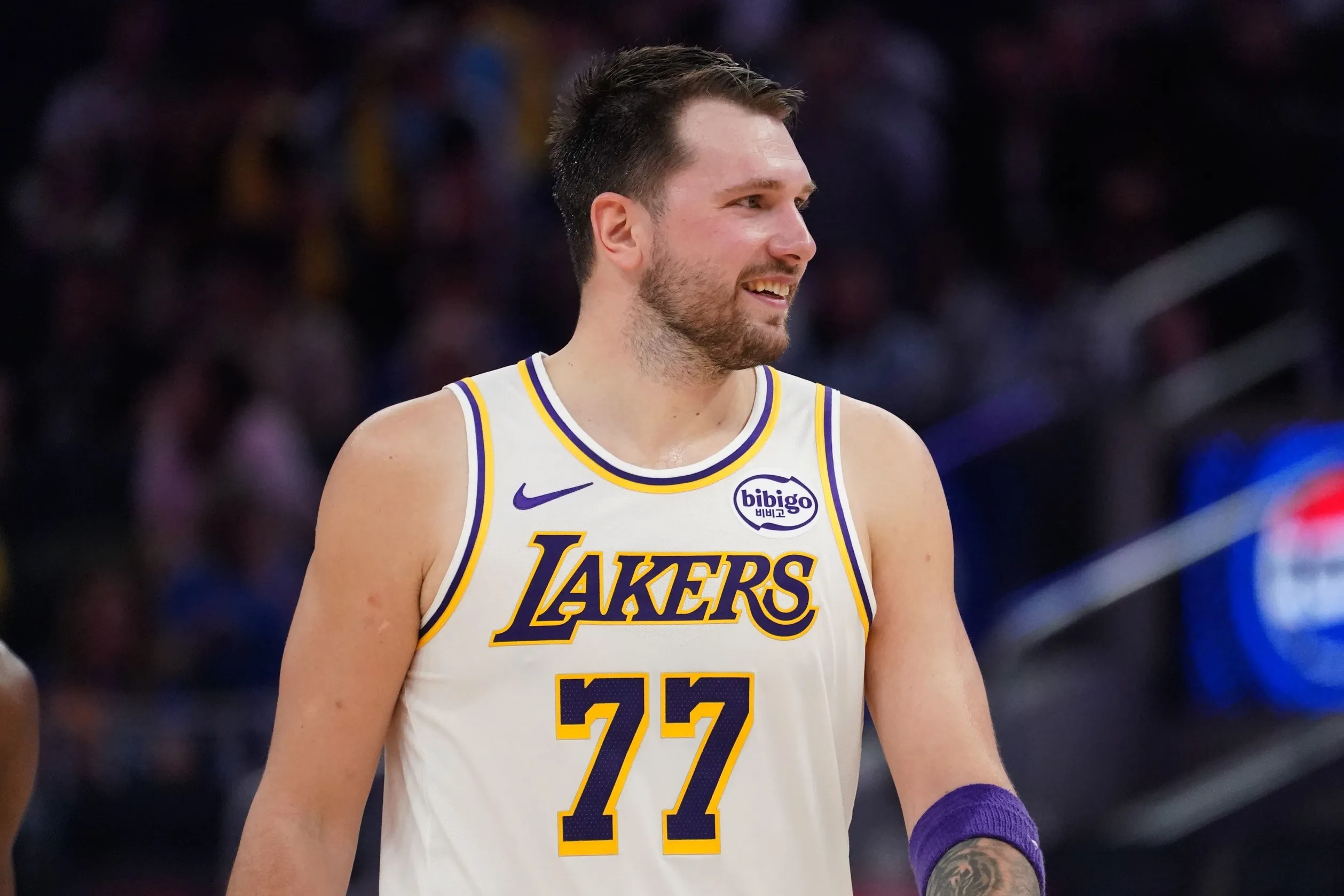 Luka Dončić’s Streetball Magic Sparks Lakers in Comfortable Win Over Kings