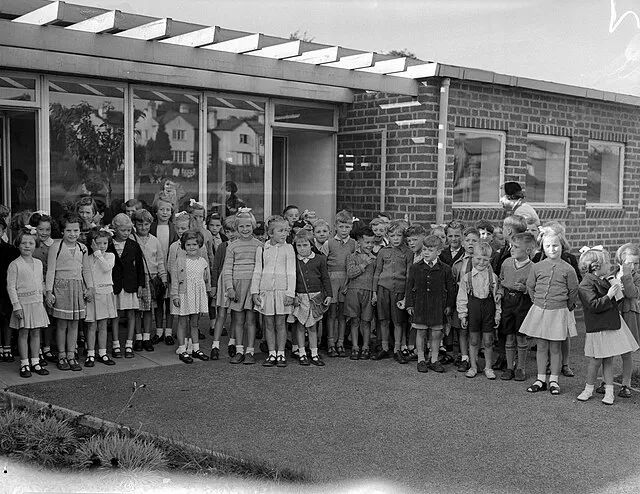 20 School Rules From the 1950s That Sound Ridiculous Today