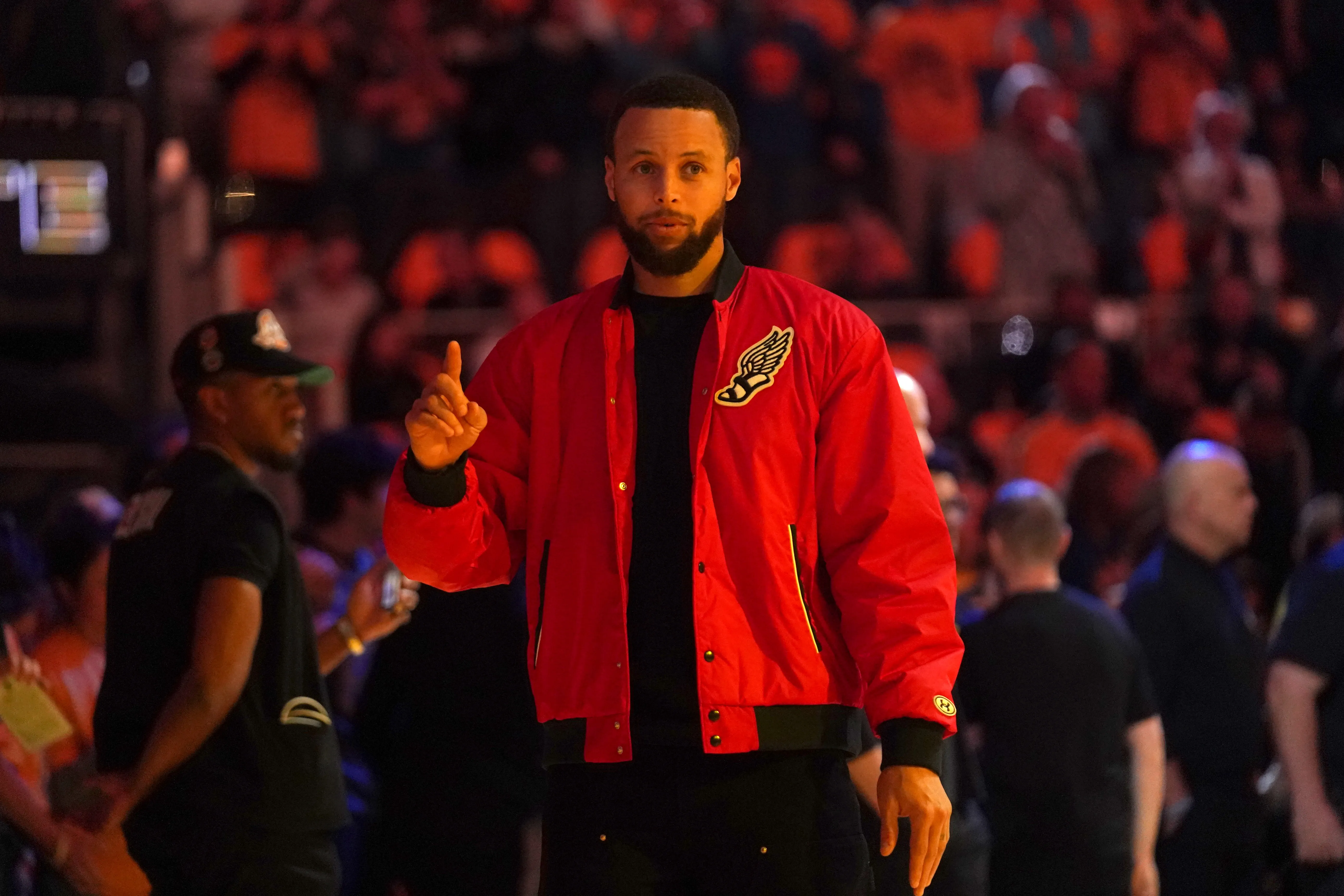 15 Perfectly Timed Photos That Show Steph Curry’s Brilliance
