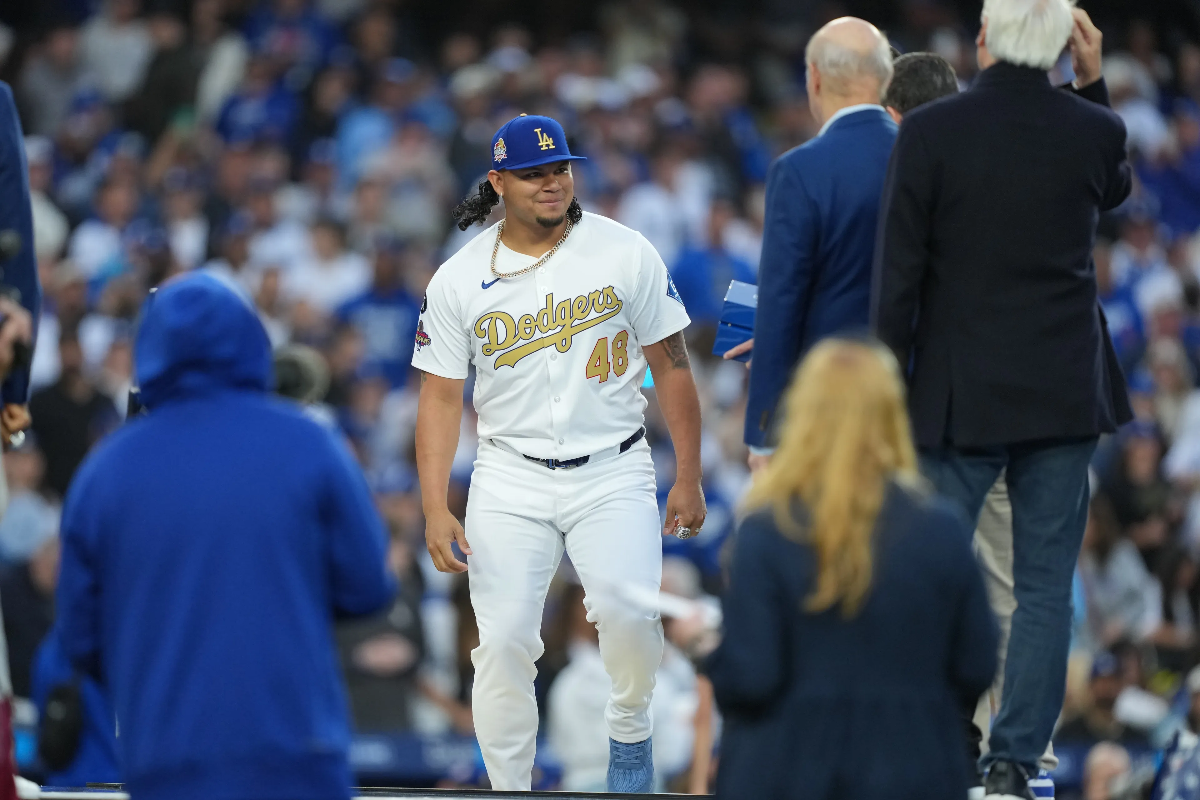 Dodgers, Brusdar Graterol Agree to $2.8M Deal to Avoid Arbitration