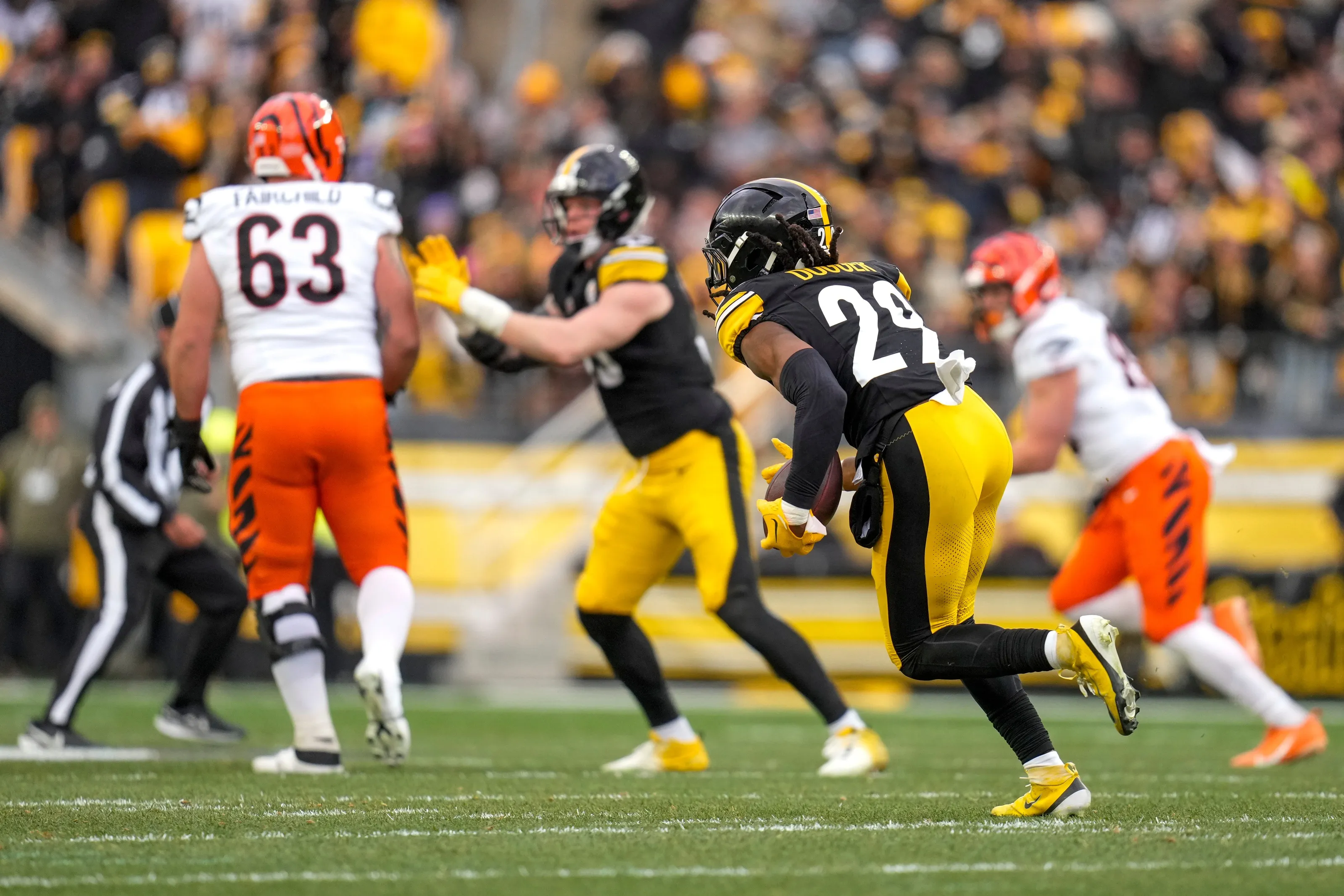 Dugger’s Pick Six Lifts Steelers to Crucial Divisional Win Over Bengals