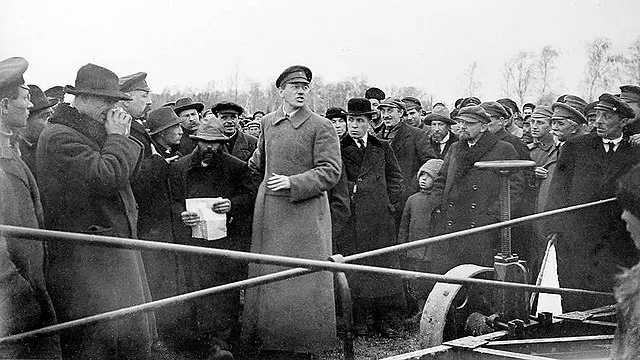 Неизвестен on Wikimedia Commons 