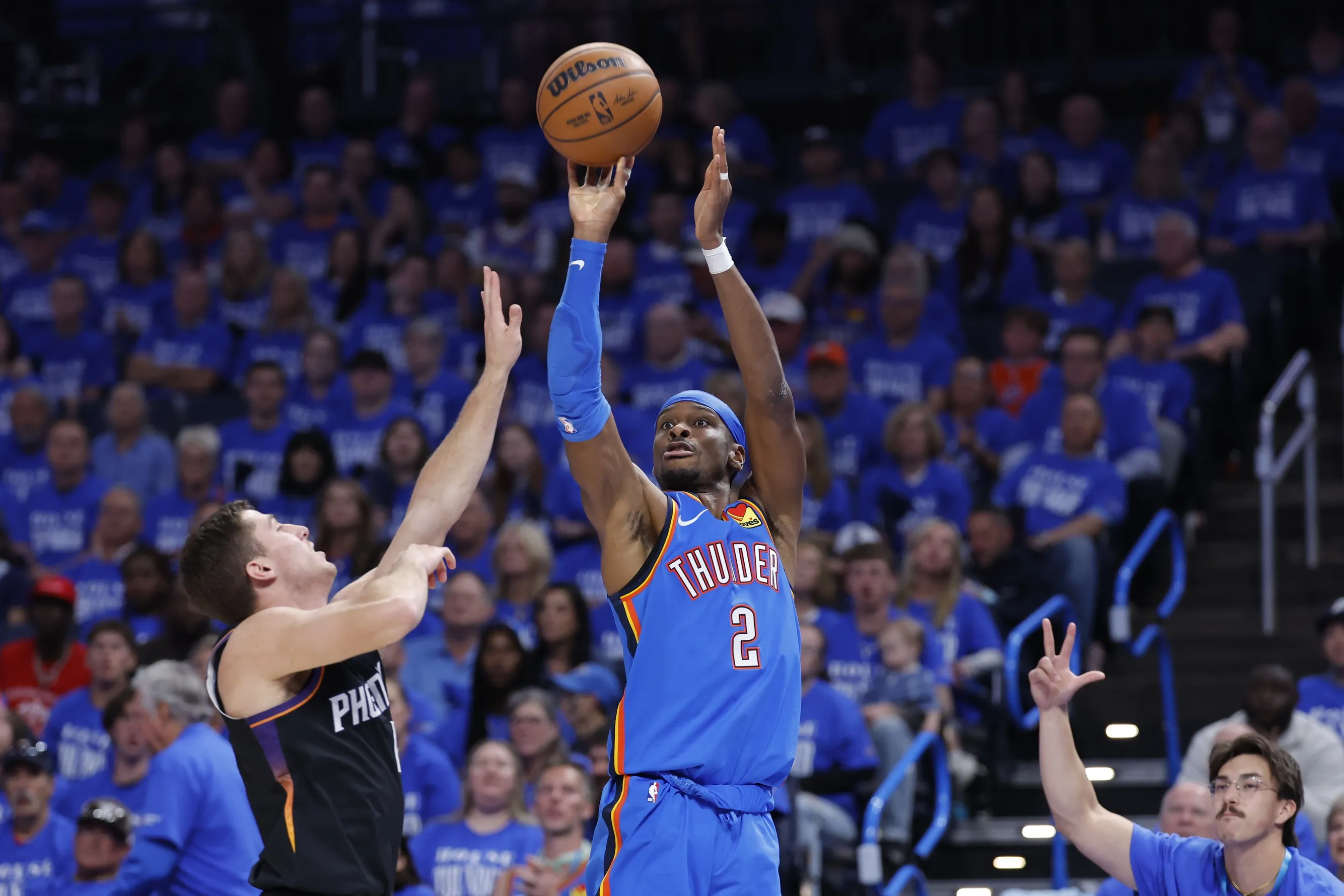 Gilgeous-Alexander Wins Clutch Player Award as MVP Race Heats Up
