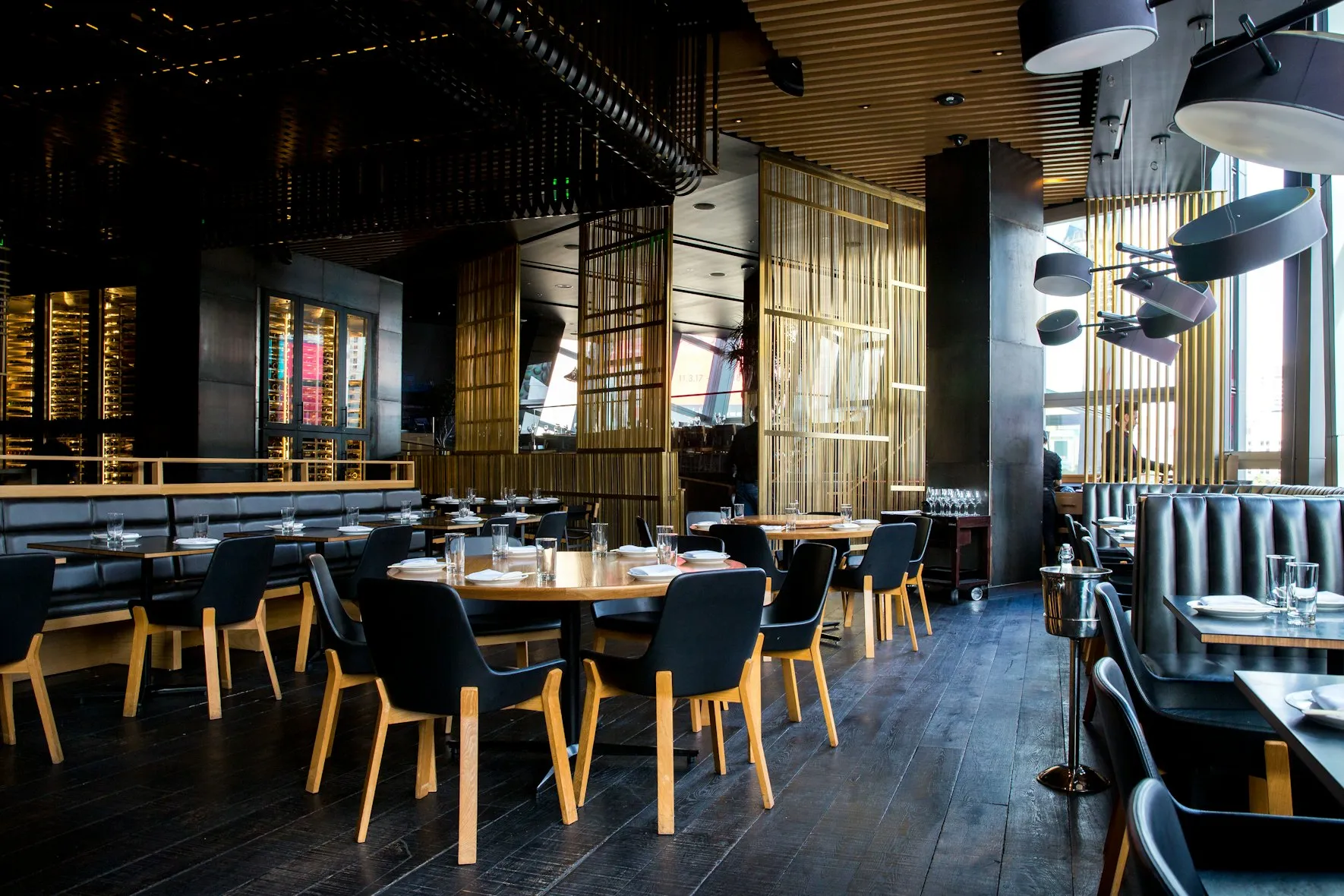 13 Ways to Dine Out Like a Food Critic