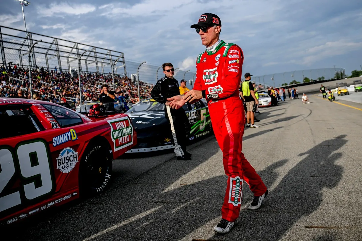 Kevin Harvick slams Kyle Busch’s late-race actions at Texas Motor Speedway