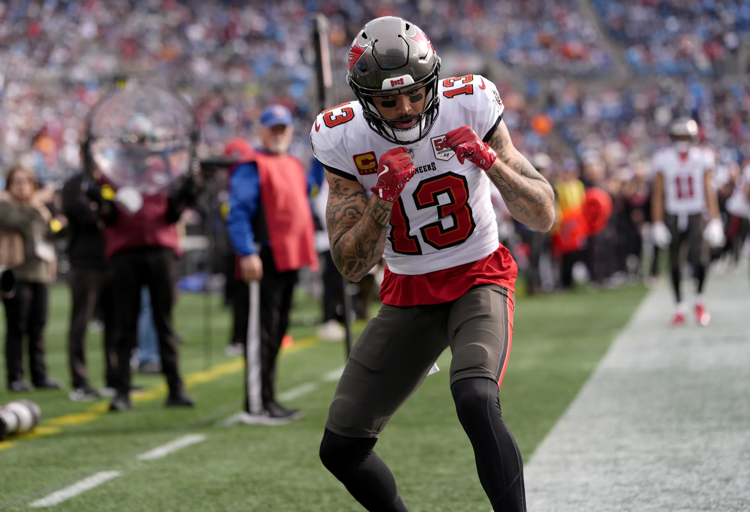 49ers Strengthen Offense with Mike Evans and Vederian Lowe Signings