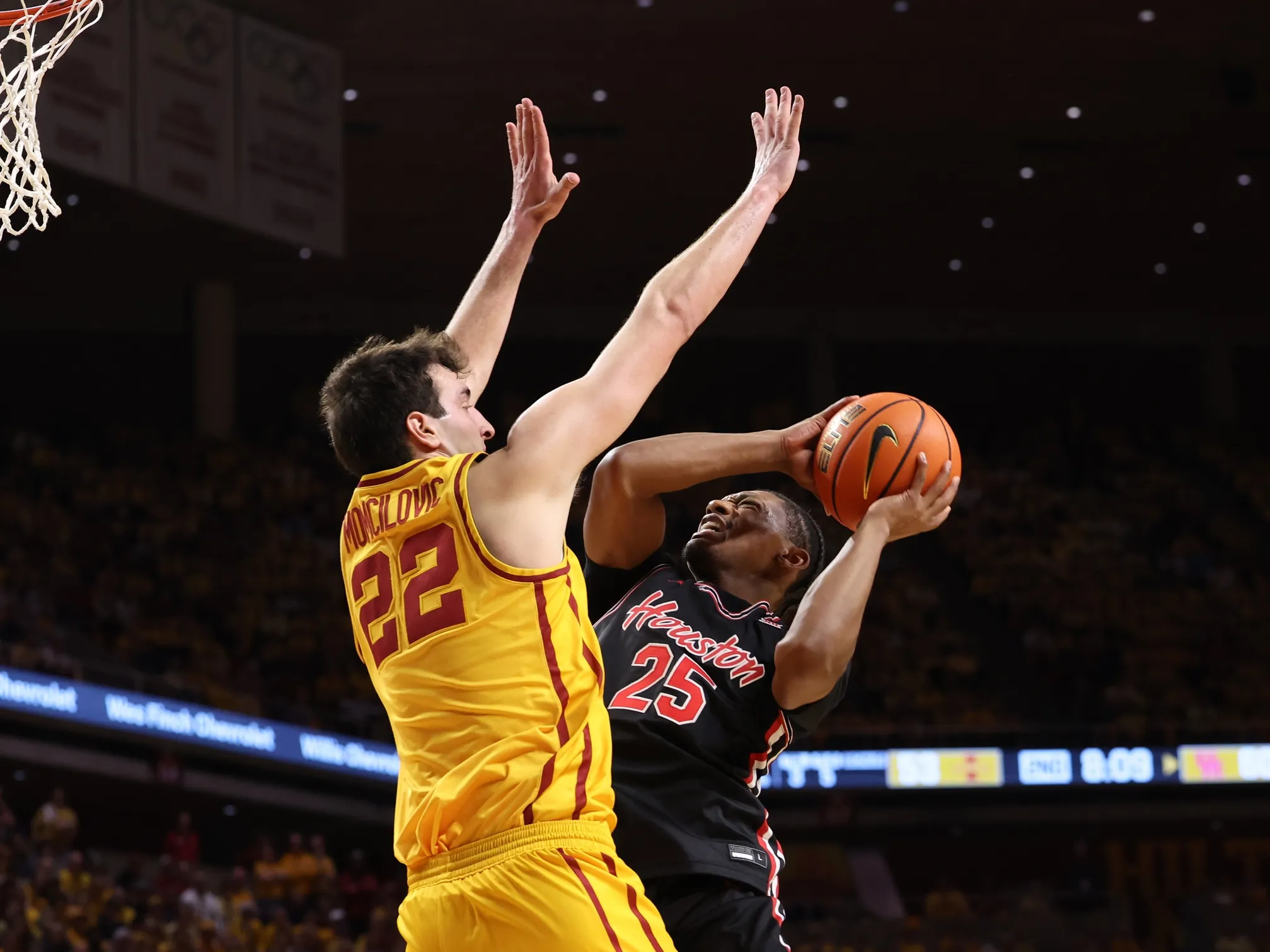 Mercy Miller’s Highlight Dunk Shines Despite Houston’s Narrow Loss to Iowa State