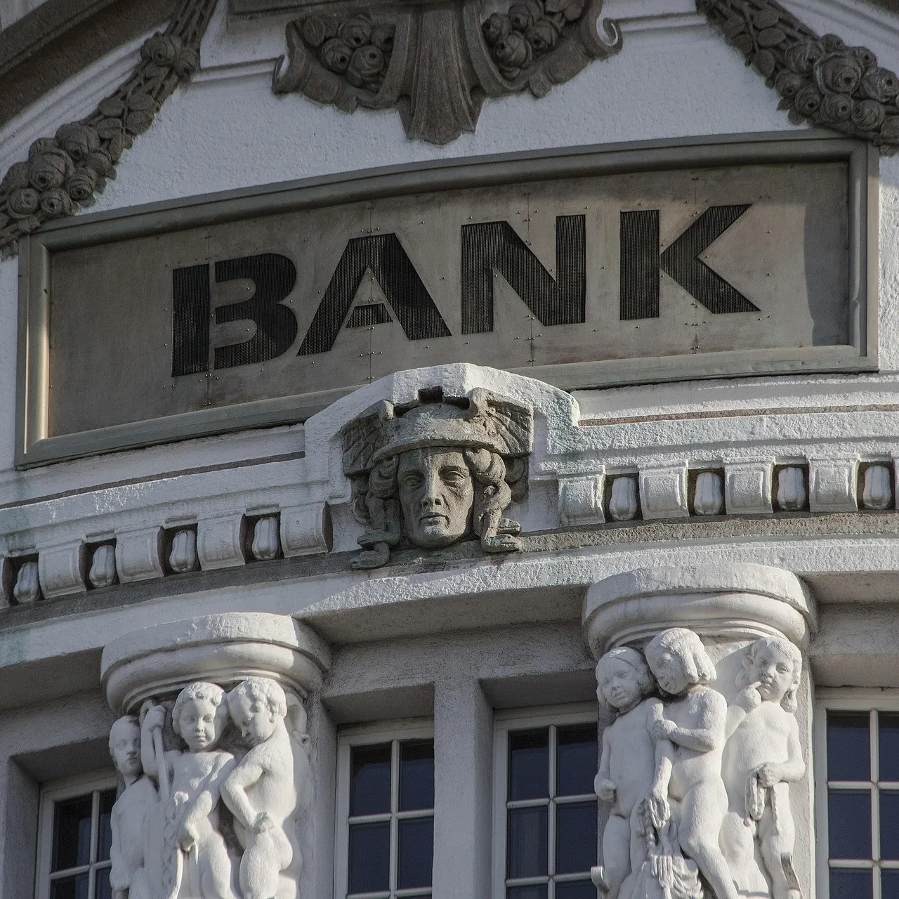 20 Best Bank Accounts for Earning High-Interest Rates